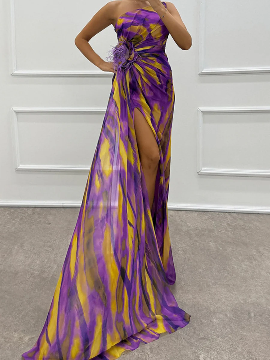Sloping Shoulders Printed Reunion Maxi Dresses - Image 10