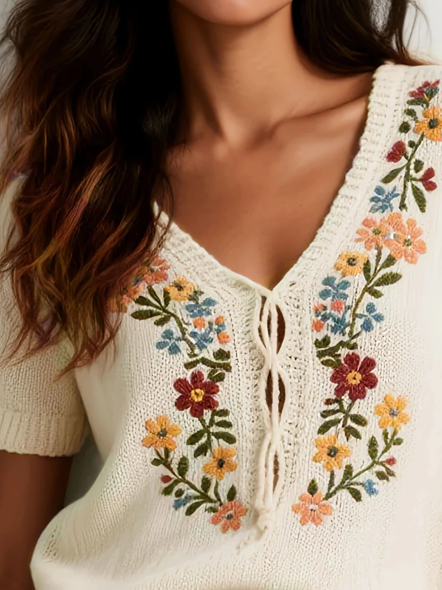 Retro Floral Embroidered Knit V-neck Short-sleeved T-shirt - Image 2