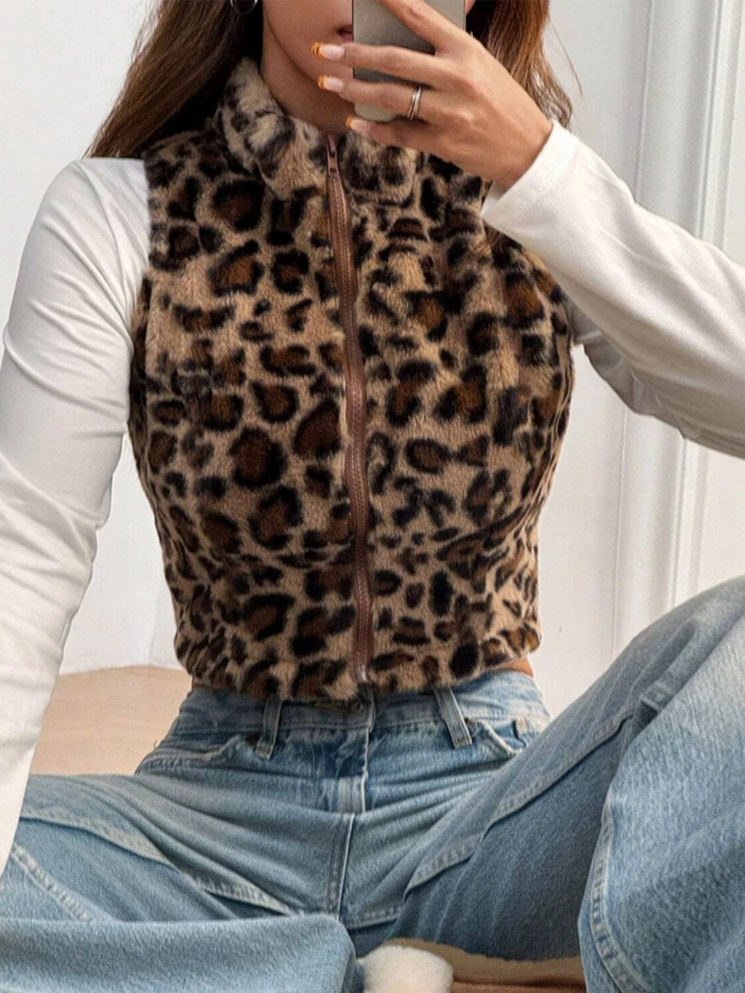 Liber Leopard Print Plush Stand-up Collar Navel Exposed Short Vest - Image 3