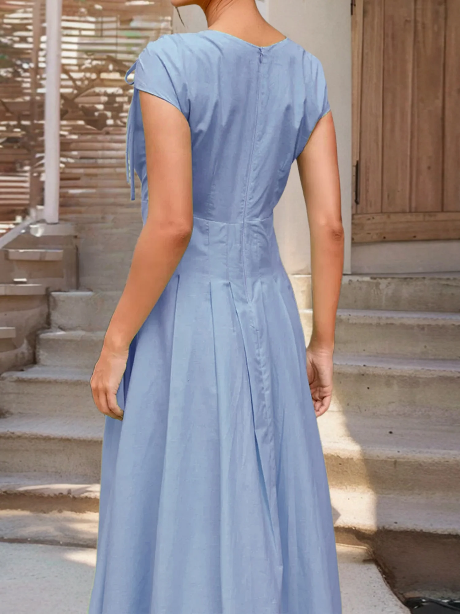 V-neck Tie Waist-cinching Pleats Maxi Dresses - Image 2