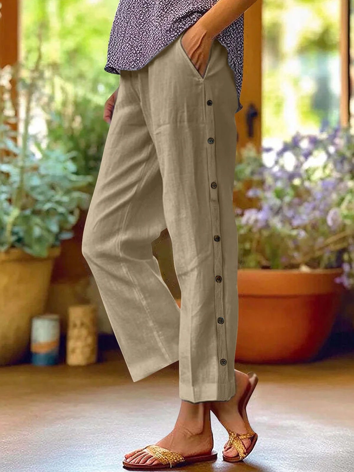 Breathable Cotton And Linen Cropped Trousers With Decorative Side Seams, Side Pockets, And A High Waist. - Image 5