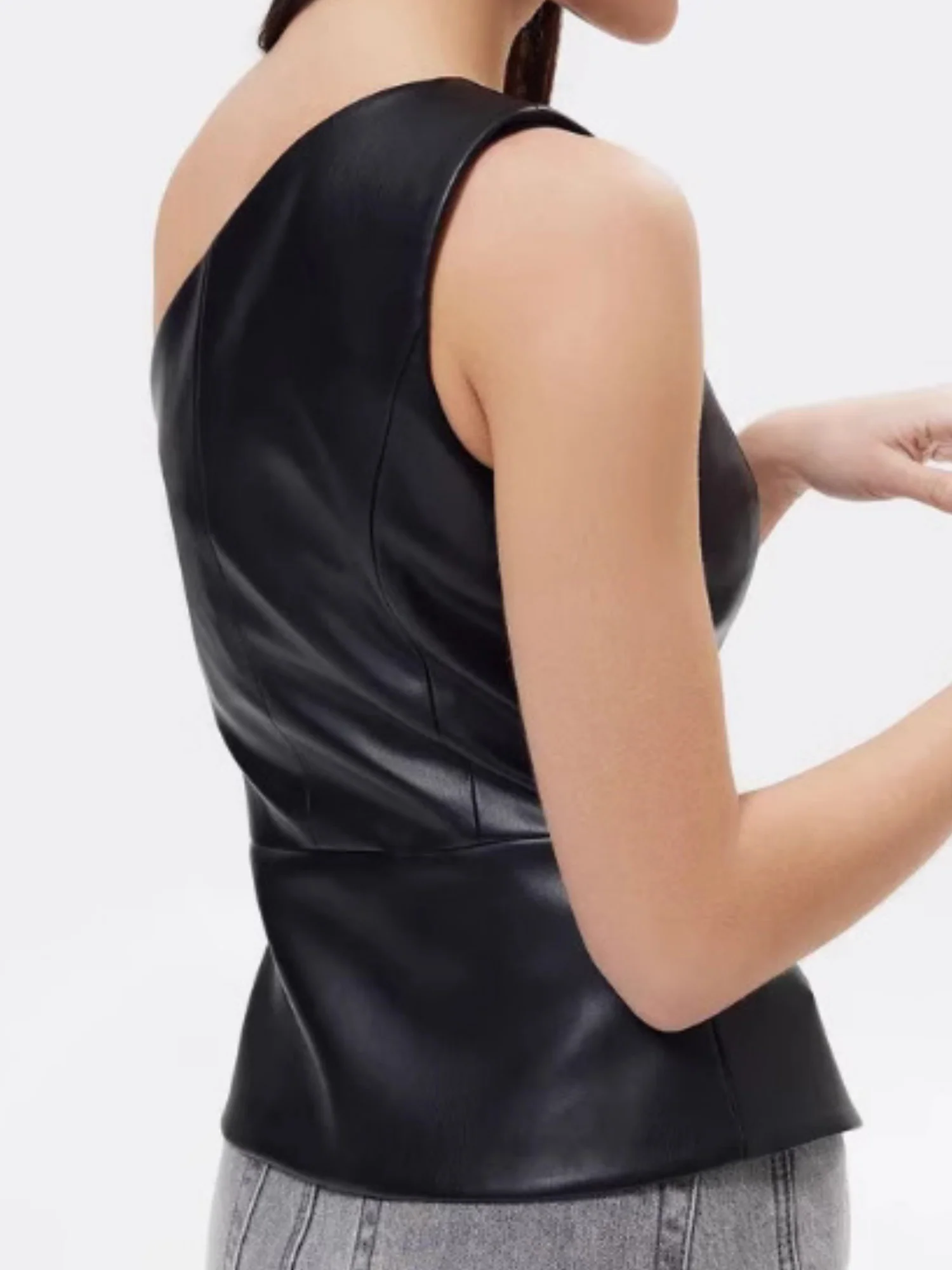 PU Leather Sleeveless, Off-shoulder, One-shoulder Single-breasted Cropped Vest - Image 2