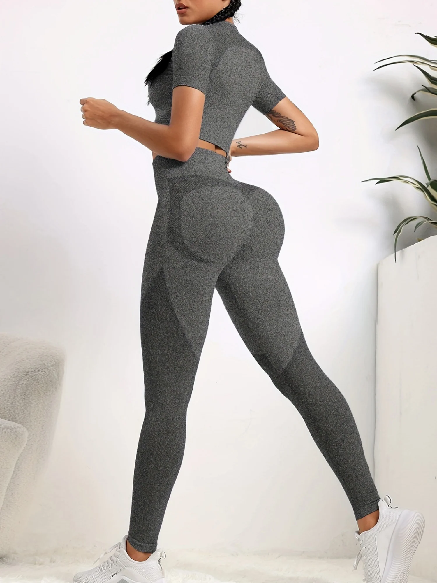Seamless Buttock Lifting, Tight Fit, Breathable Women's Yoga Set - Image 7