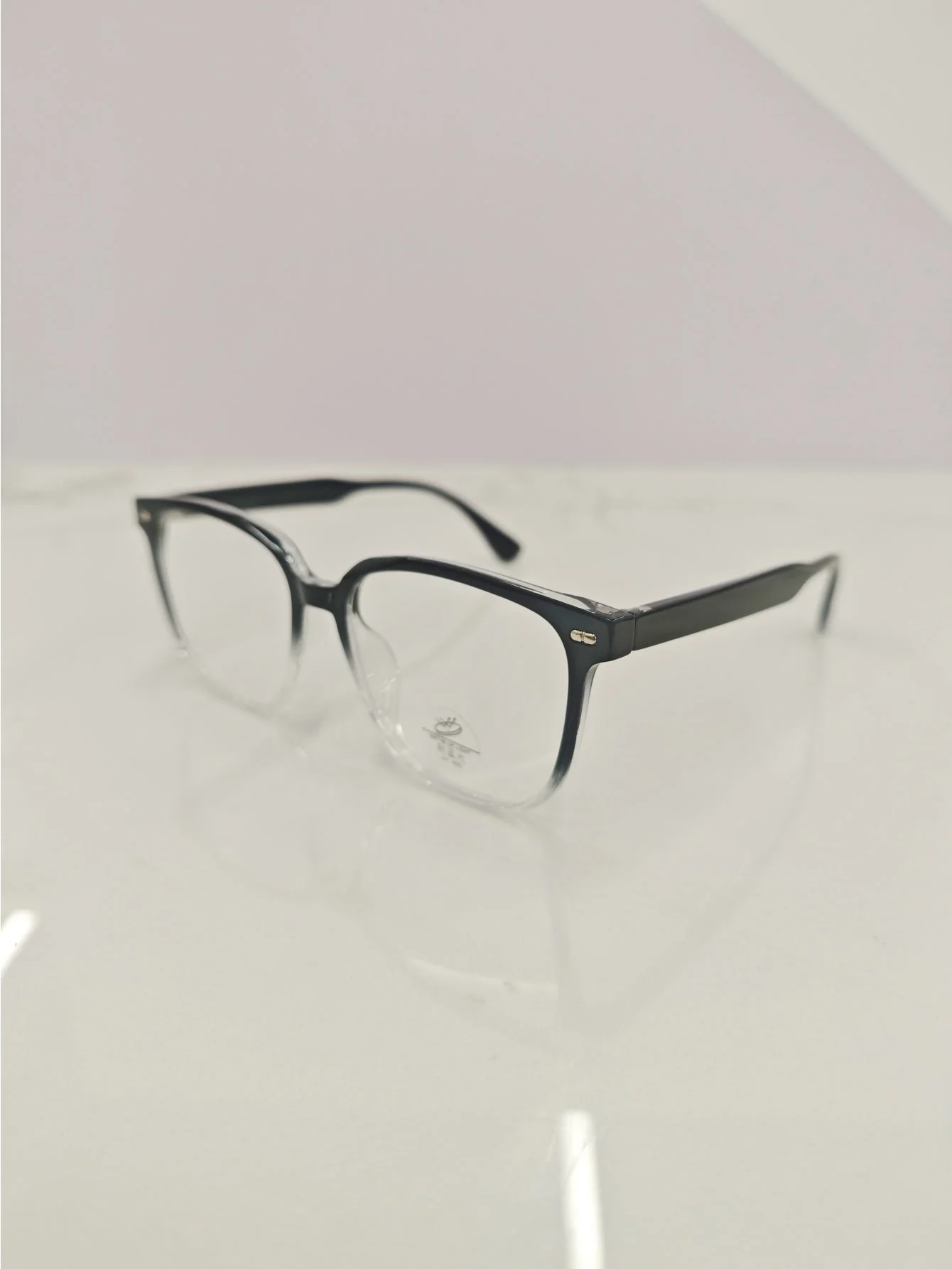 Gradient-colored Eyeglasses - Image 3