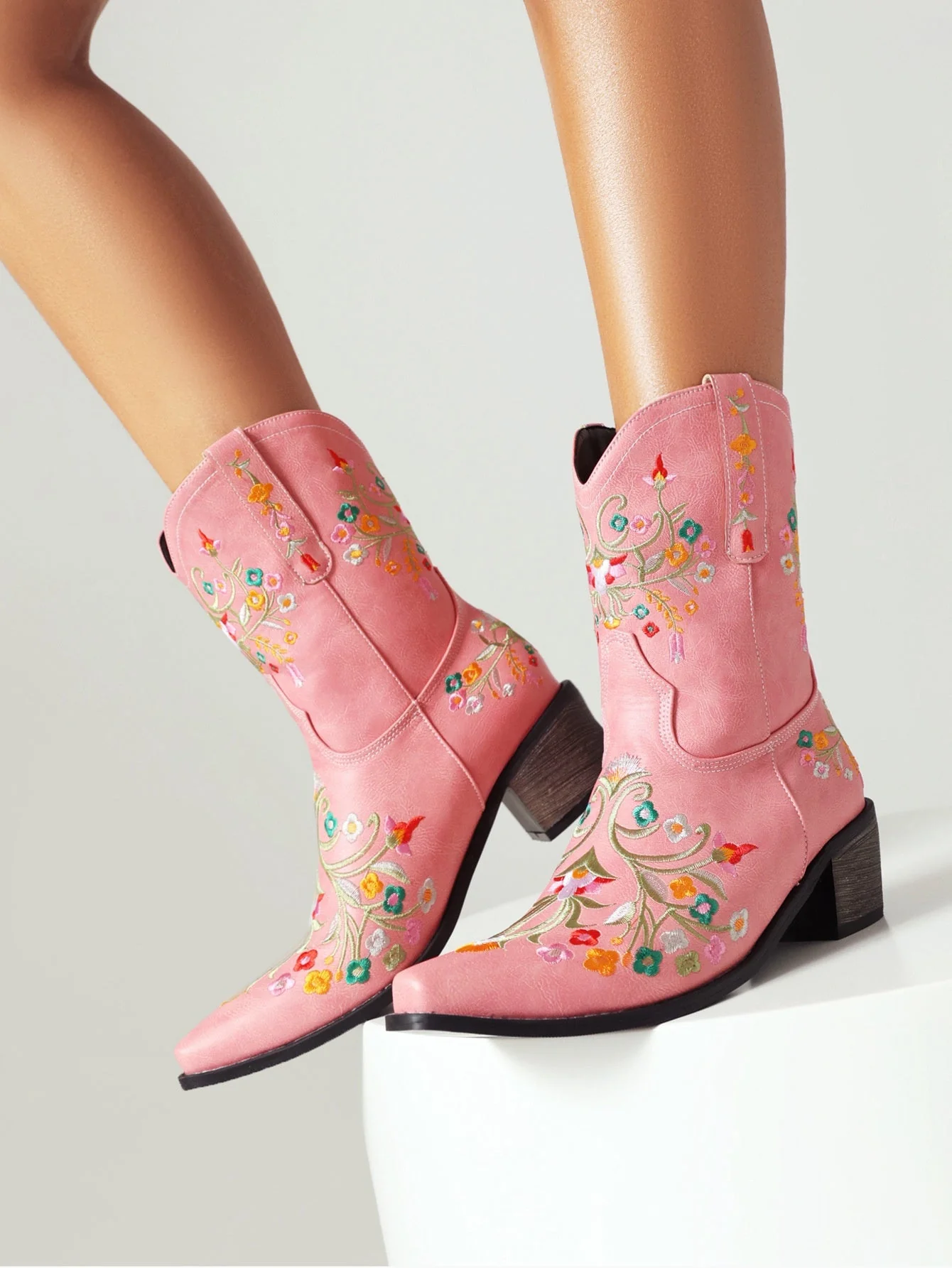 Vintage Western Floral Embroidered Women's Boots - Image 10
