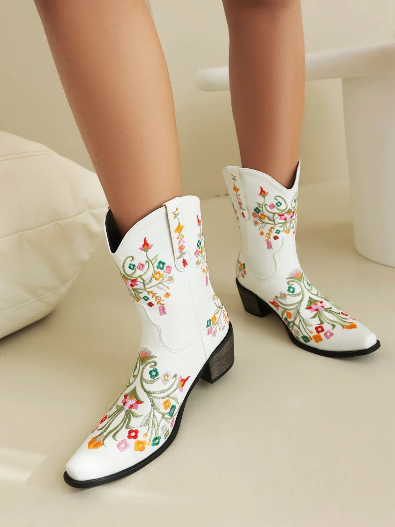 Vintage Western Floral Embroidered Women's Boots - Image 15