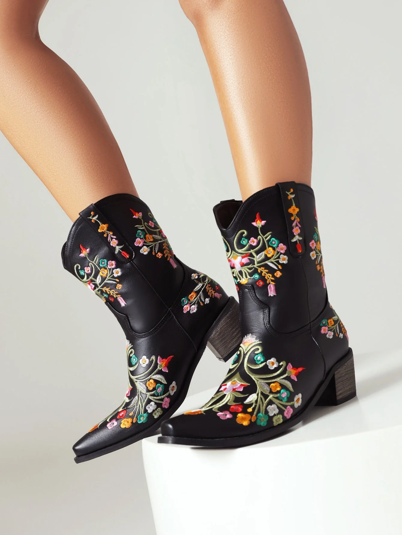 Vintage Western Floral Embroidered Women's Boots - Image 3