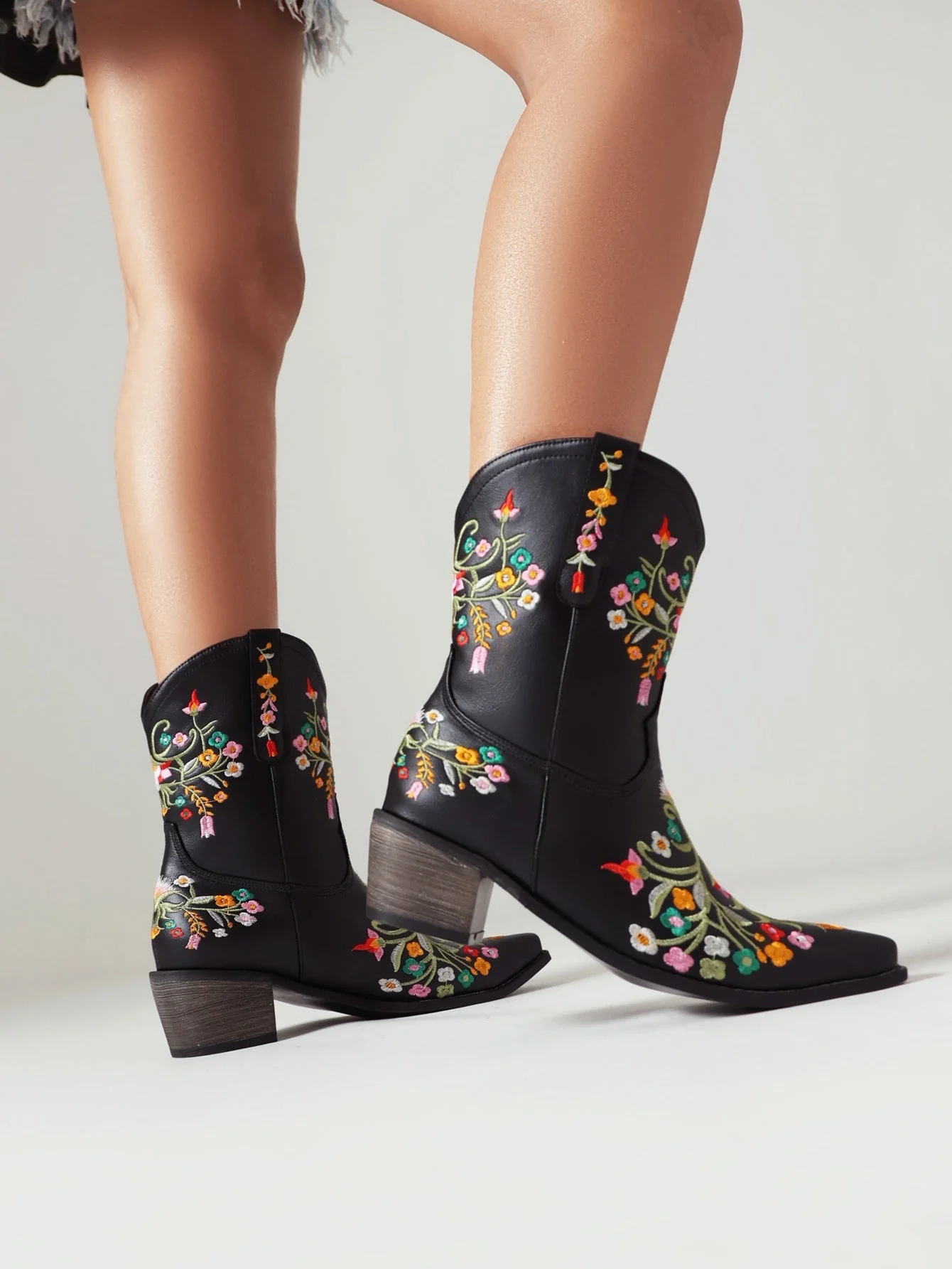 Vintage Western Floral Embroidered Women's Boots - Image 4