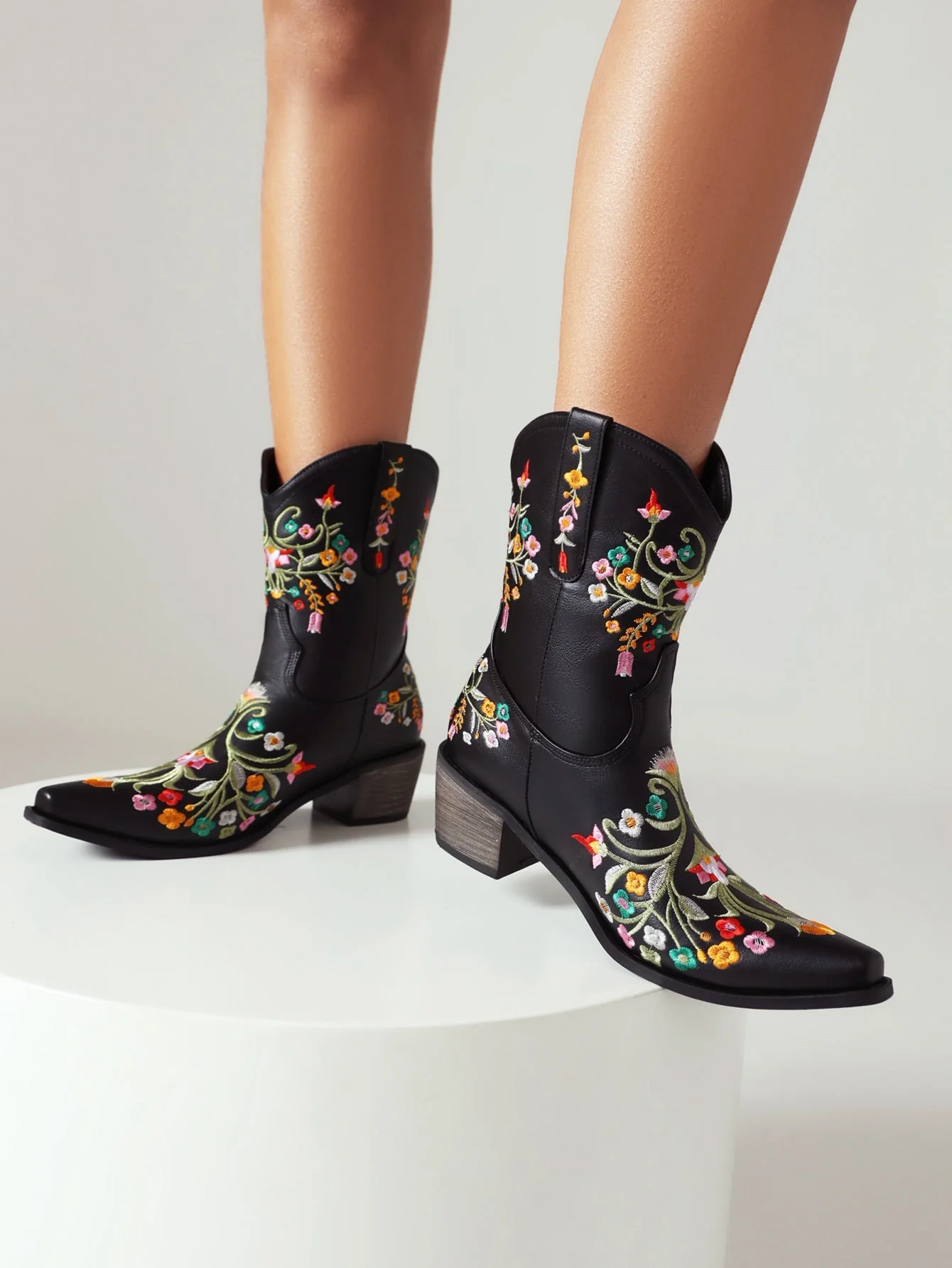 Vintage Western Floral Embroidered Women's Boots - Image 5
