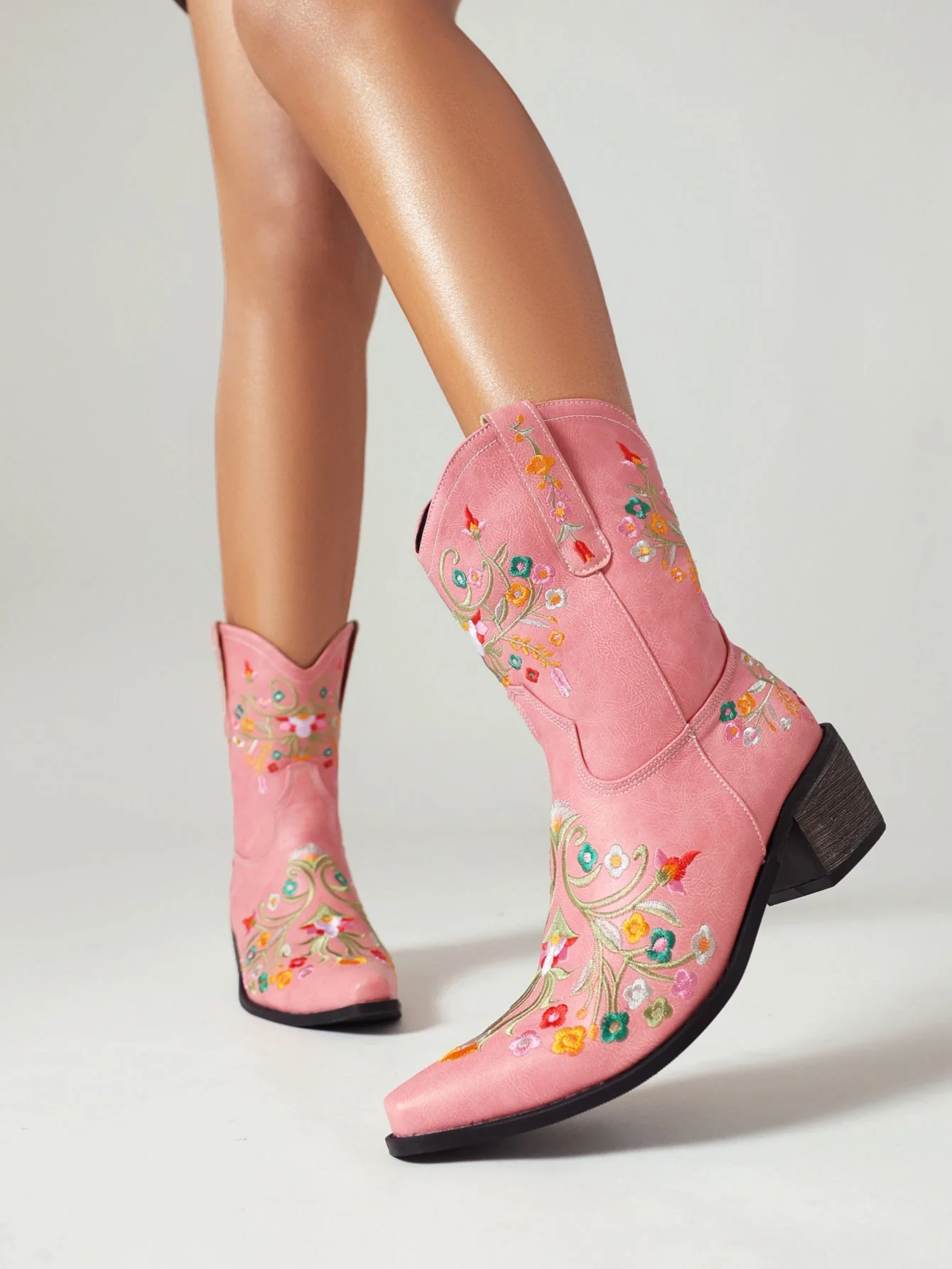 Vintage Western Floral Embroidered Women's Boots - Image 9