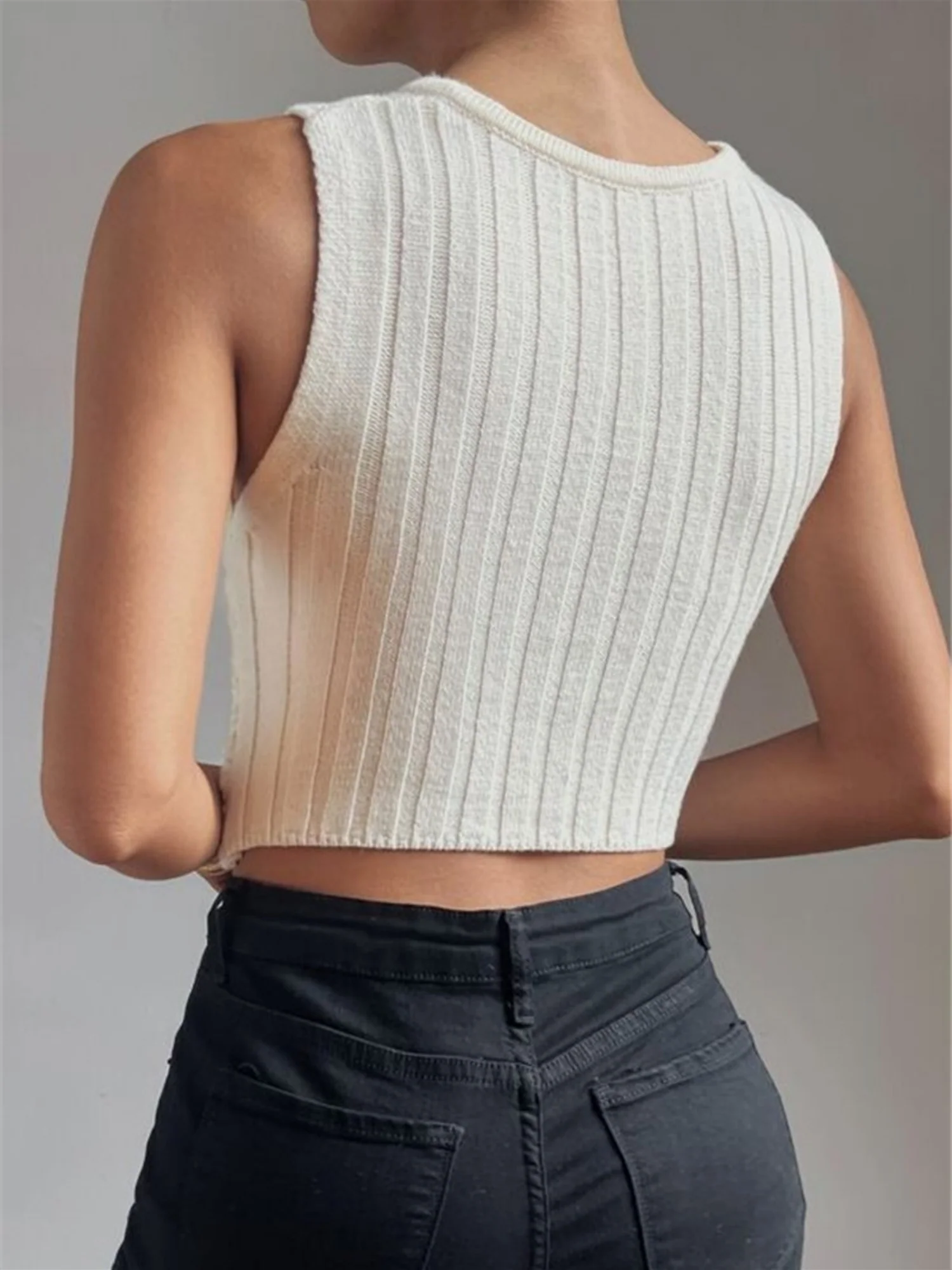 Chain Cross V-neck Knitted Vest - Image 2