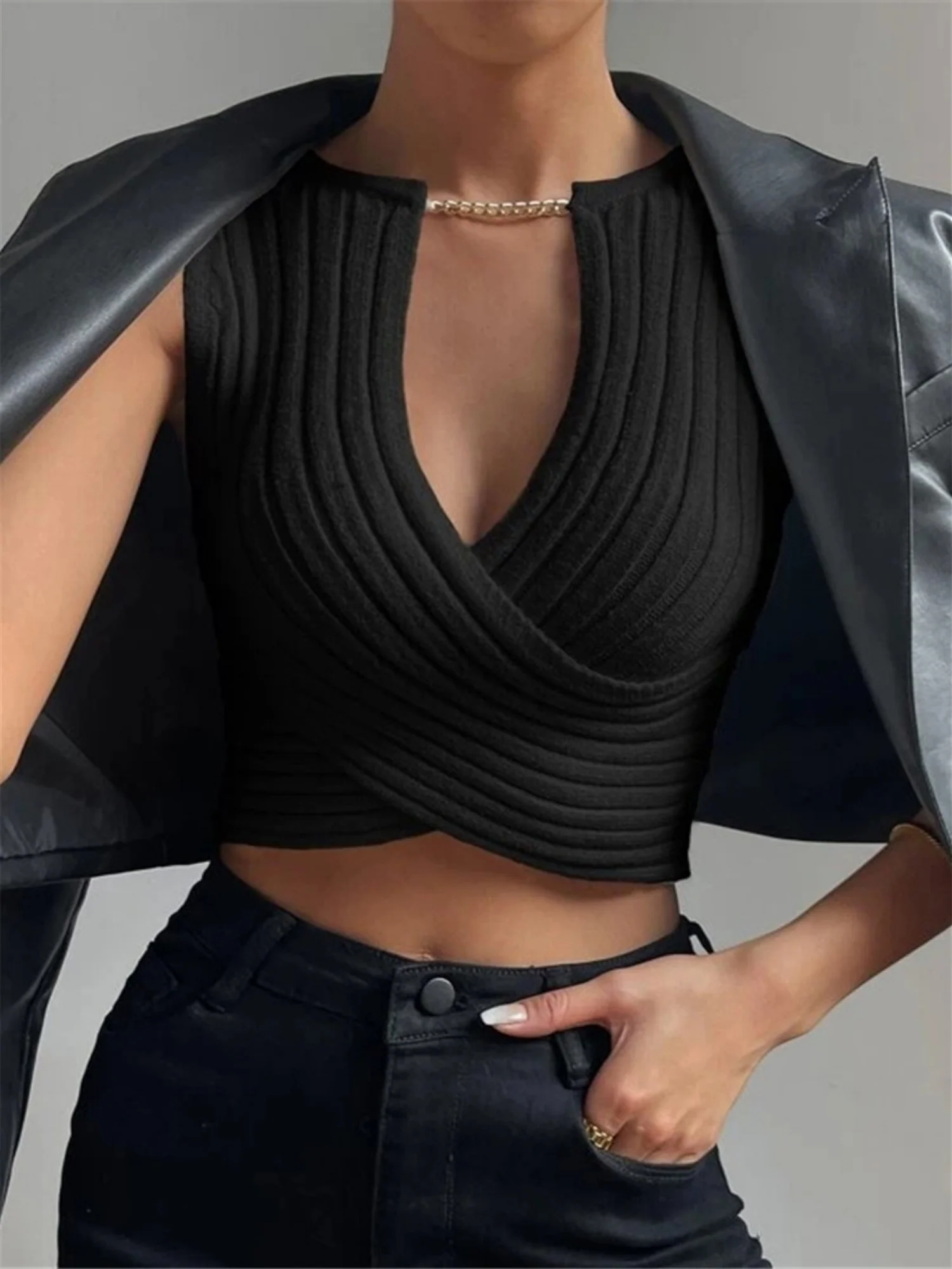 Chain Cross V-neck Knitted Vest - Image 5