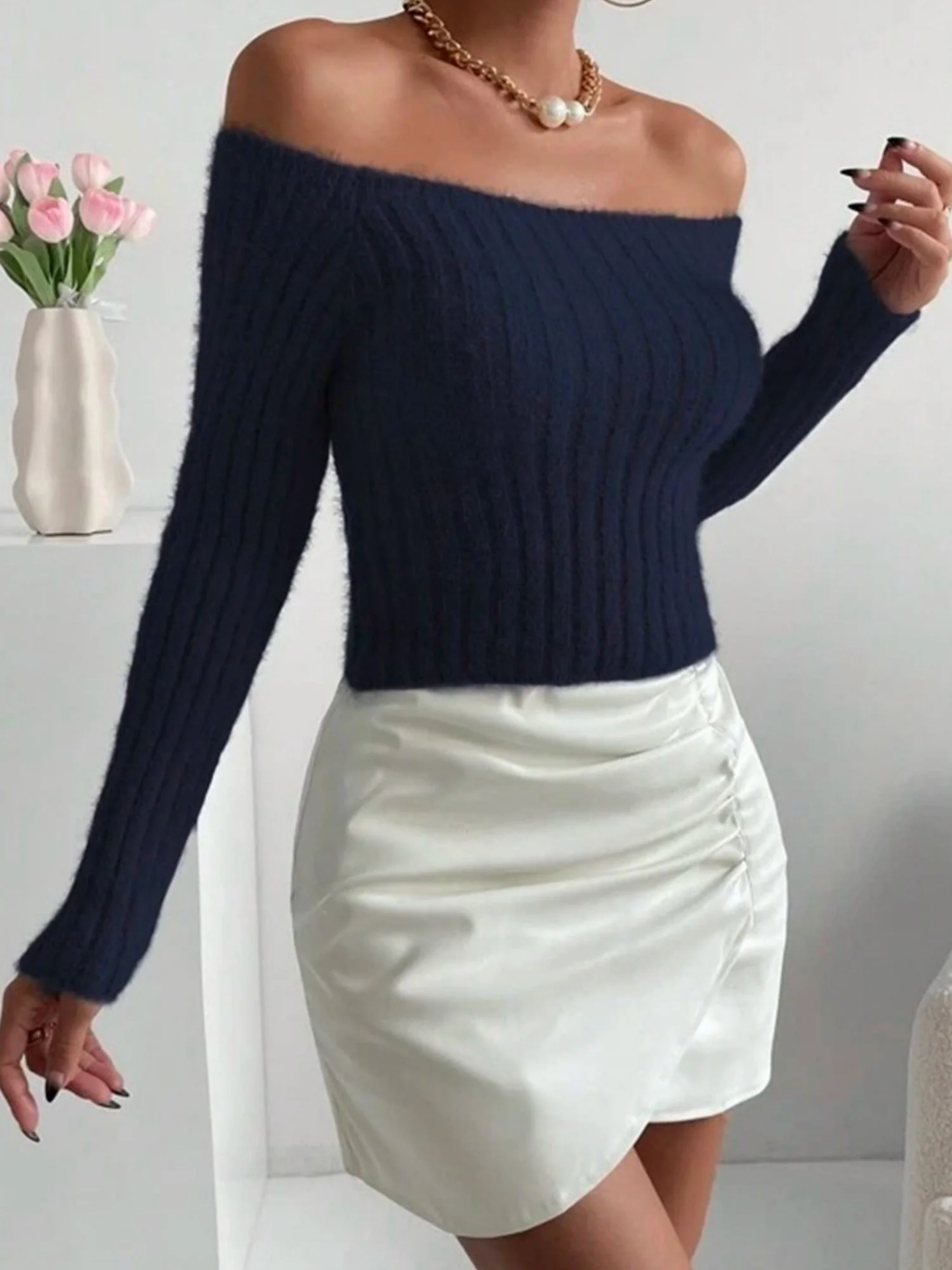 Off-the-shoulder Neckline Off-shoulder Short Knitted Sweater - Image 6