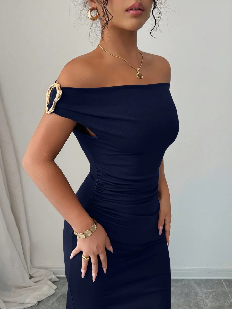 Off-shoulder Off Shoulder Pleated Metal Buckle Maxi Dresses - Image 9