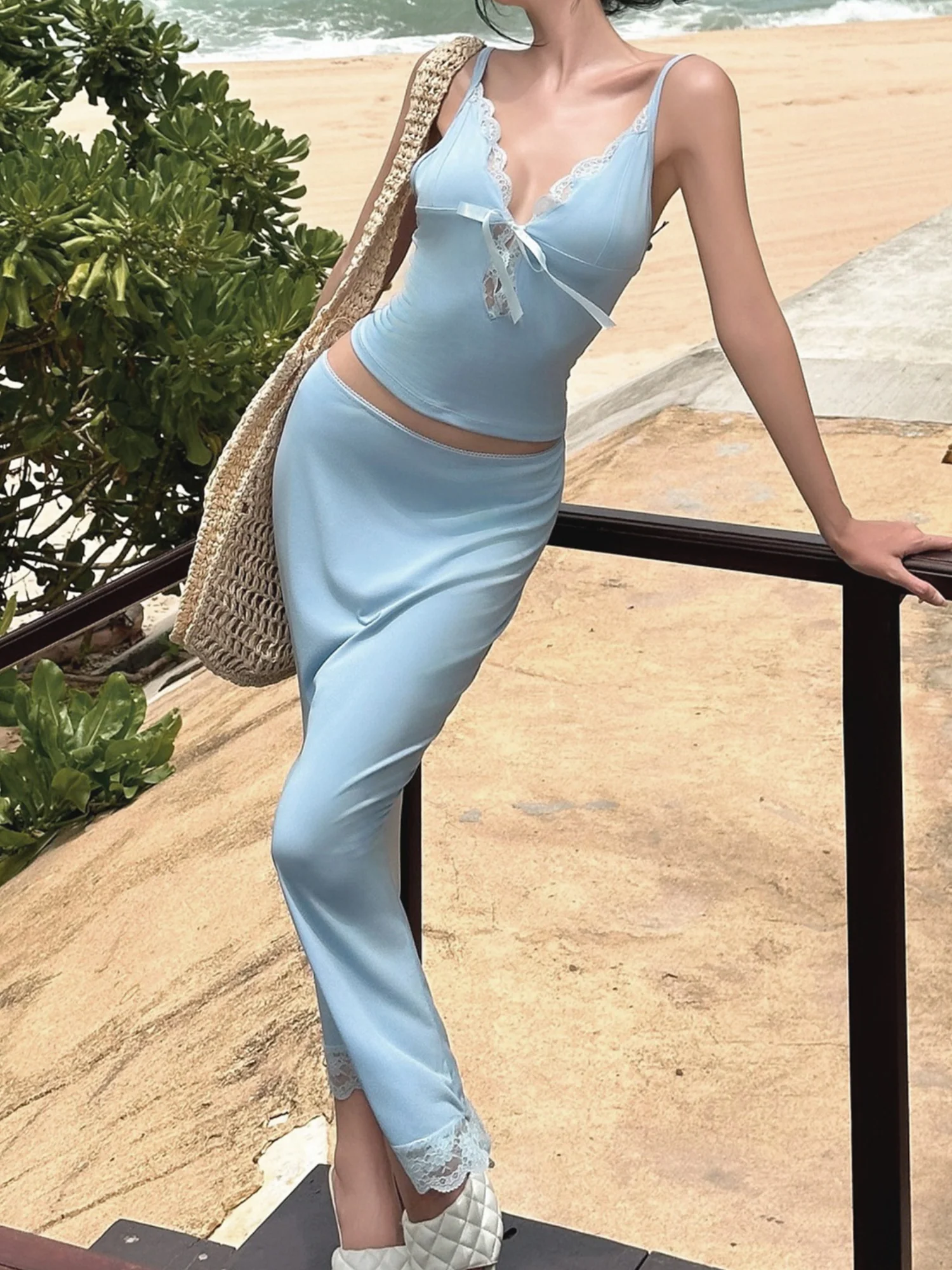 Lace Tank Top Bodycon Fishtail Skirt 2-piece Sets - Image 2