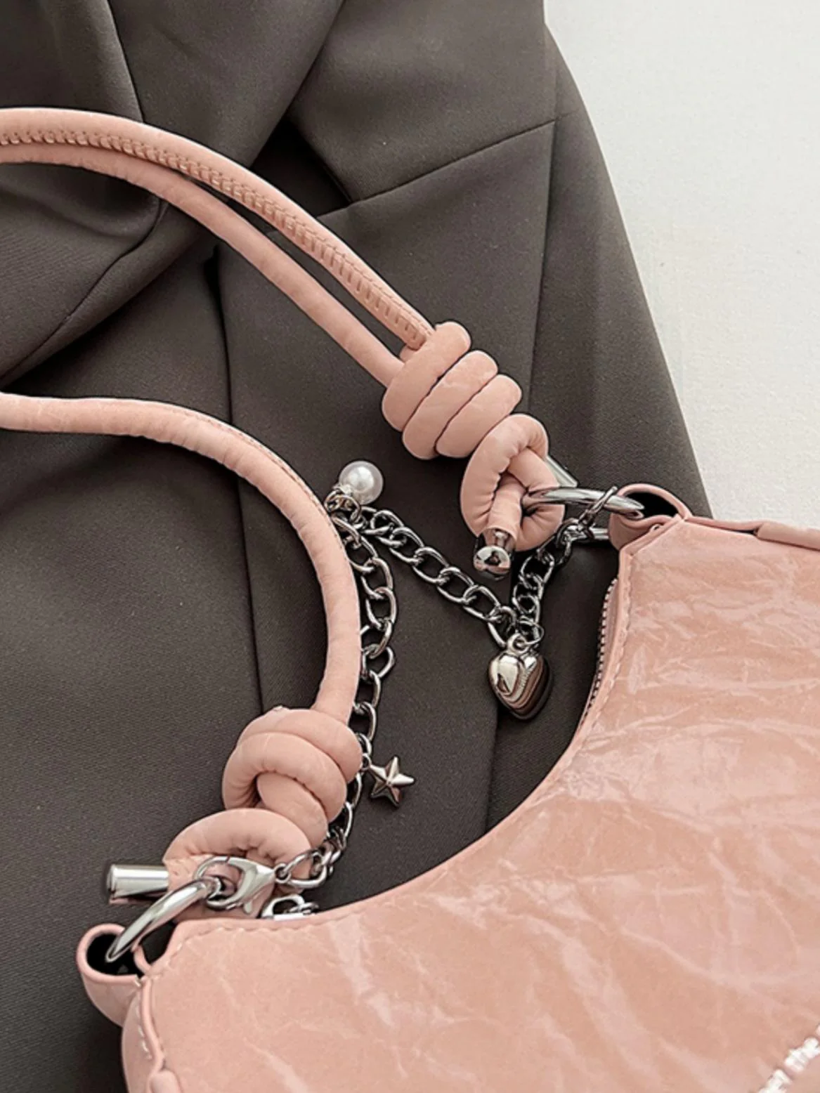 Heart-shaped Metal Chain Crossbody Bag - Image 11
