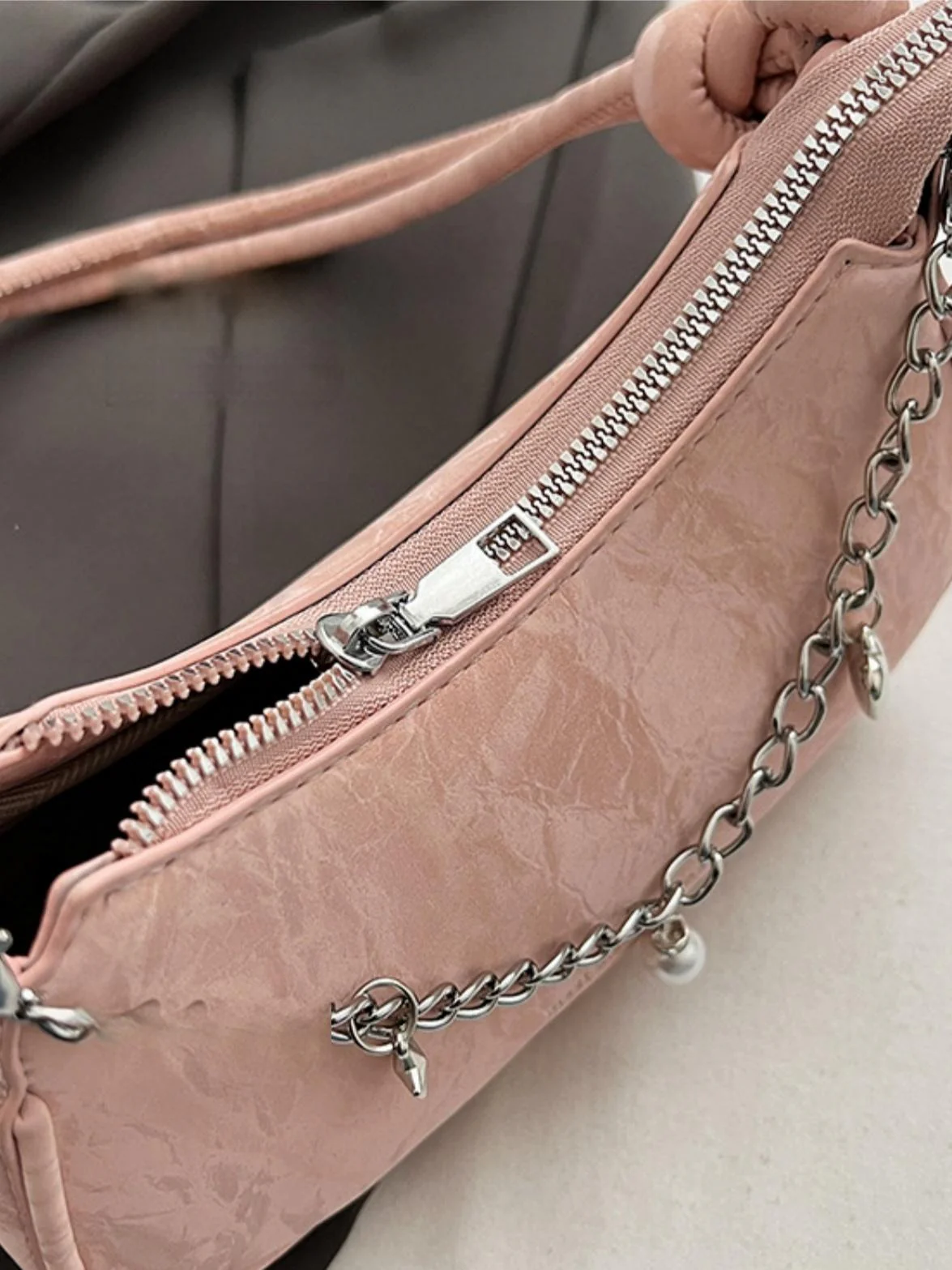 Heart-shaped Metal Chain Crossbody Bag - Image 13
