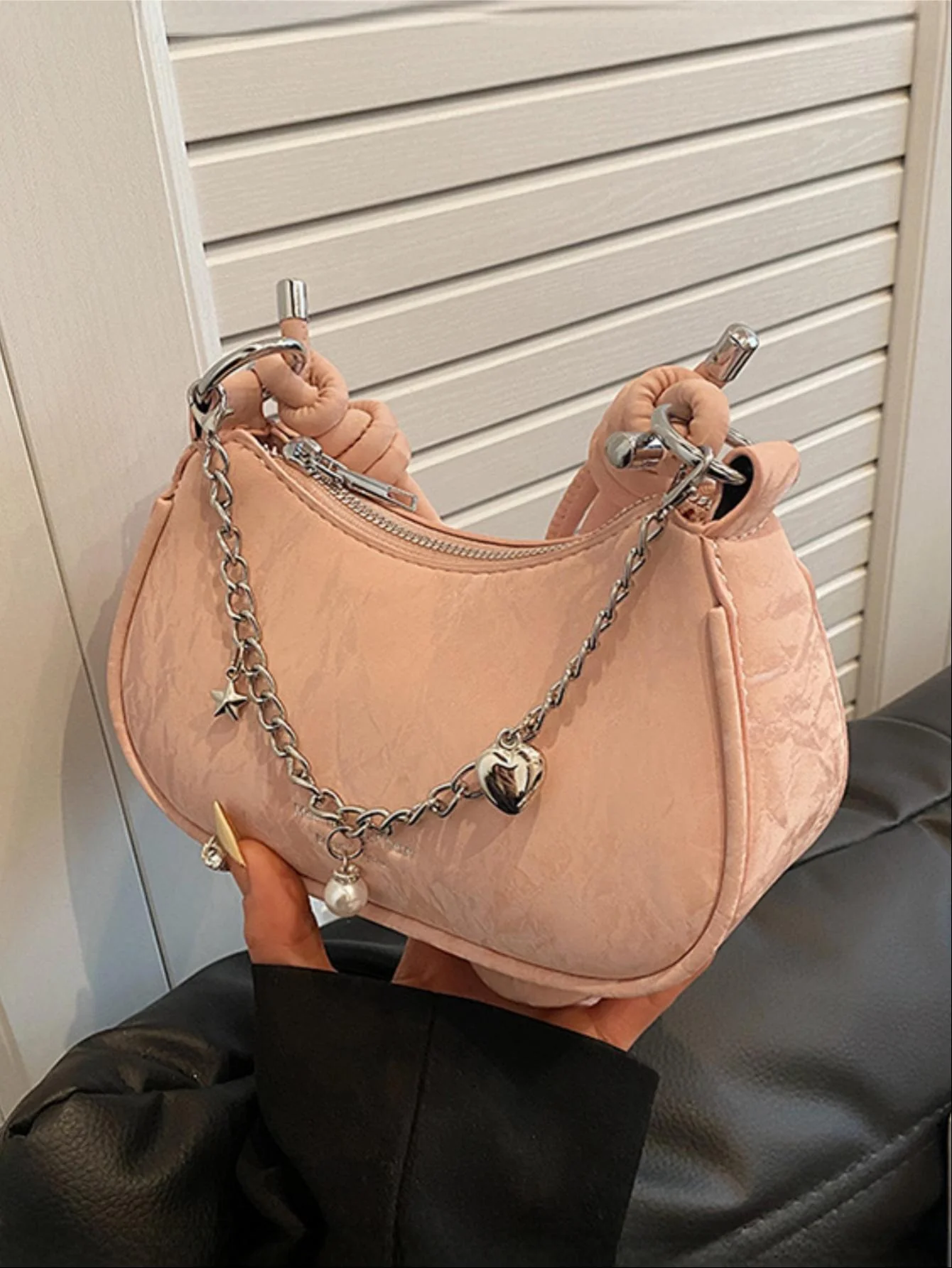 Heart-shaped Metal Chain Crossbody Bag - Image 4