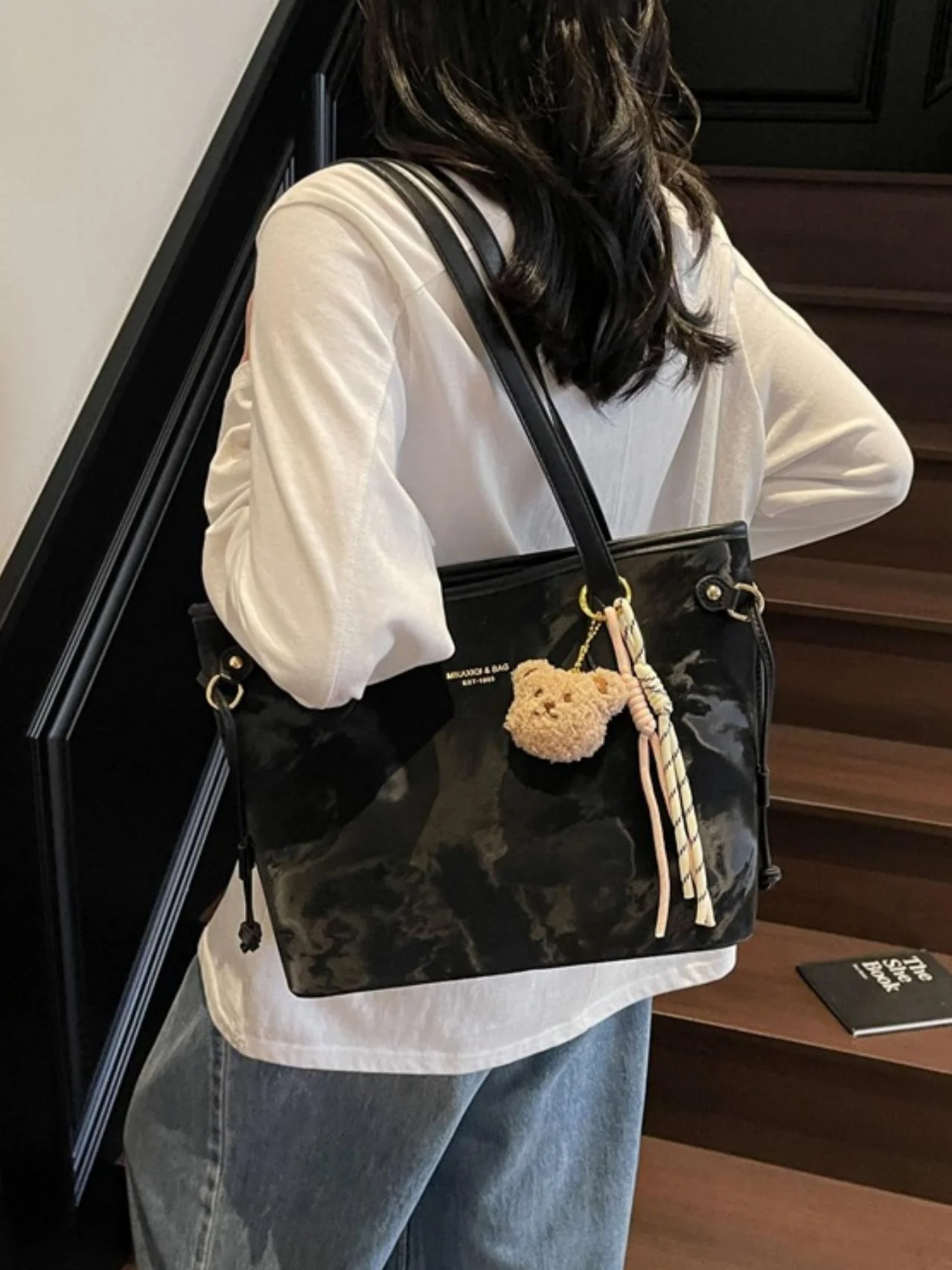 Large Capacity Stylish And Fresh Tote Bag - Image 14