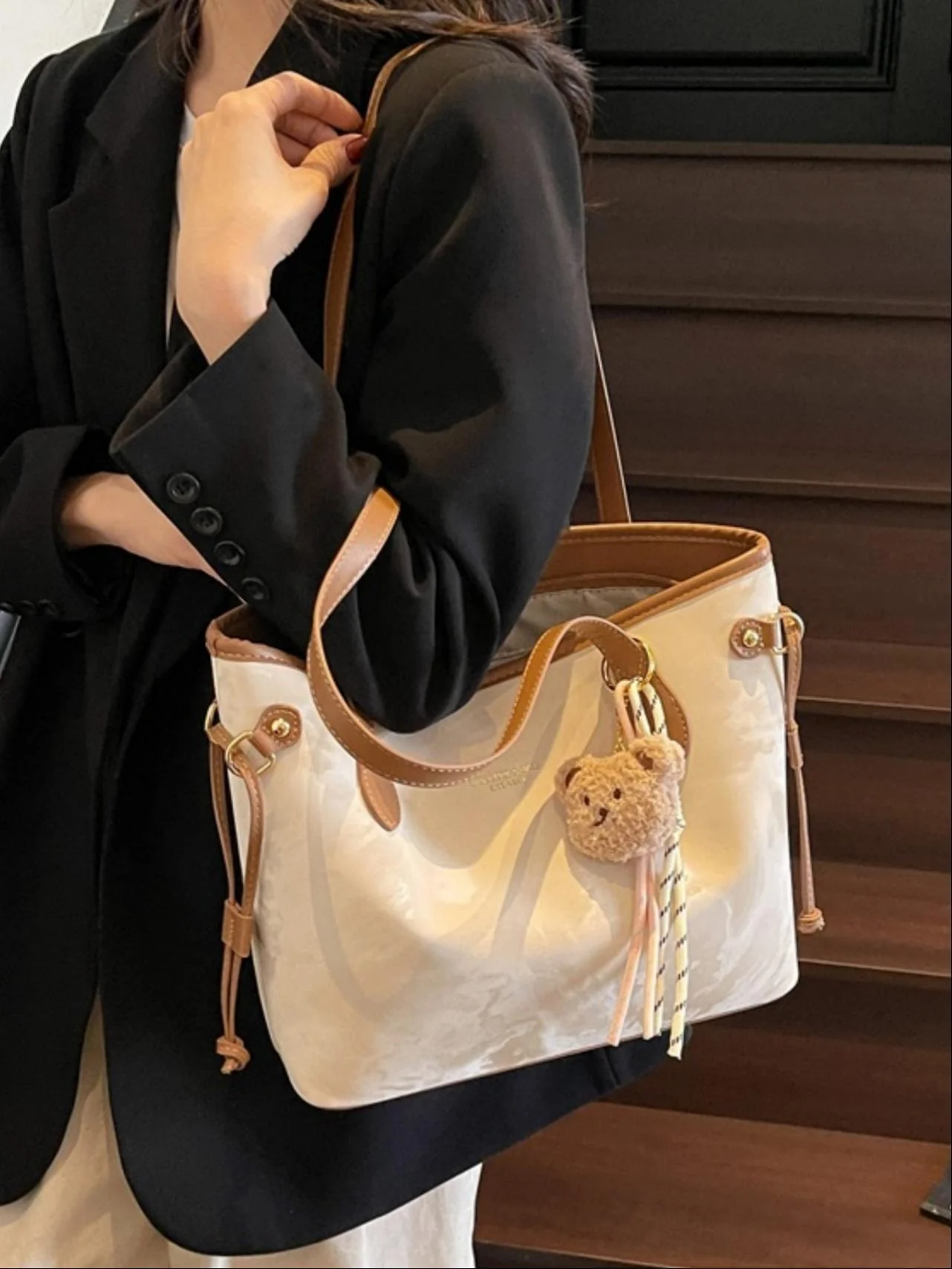 Large Capacity Stylish And Fresh Tote Bag - Image 6