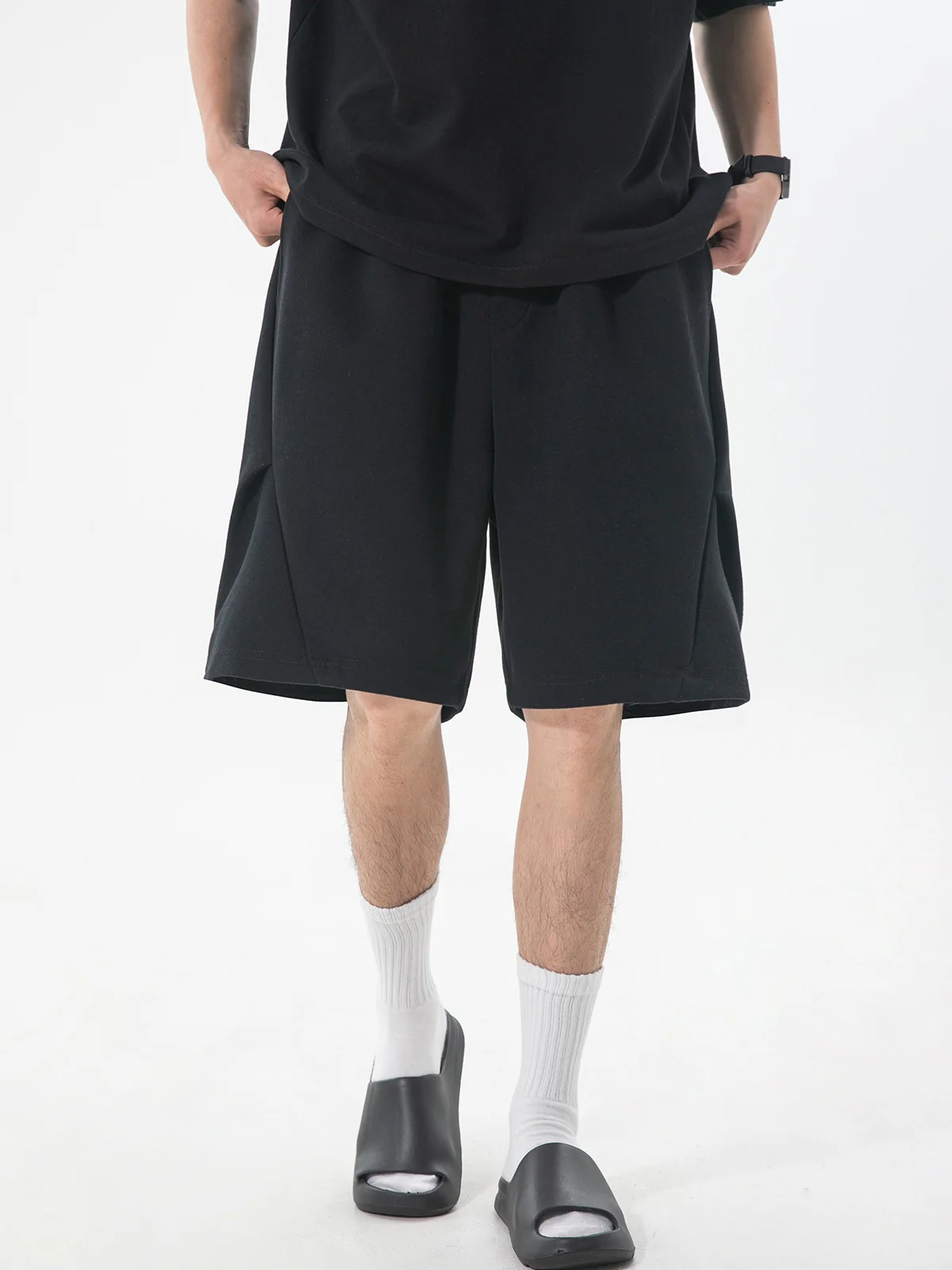 Geometry Simple Gathering Loose-fit Five Points Shorts - Image 5