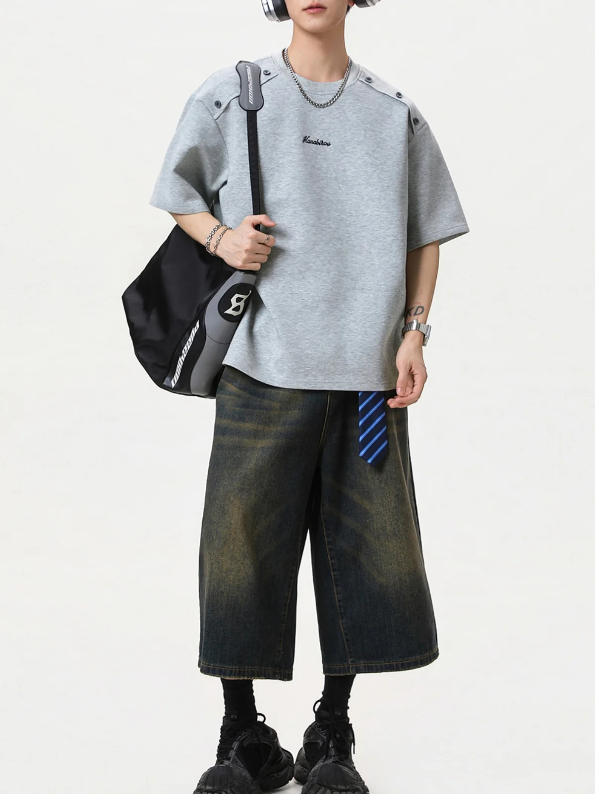 Retro Loose-fit Letter Applique T-shirts - Image 2