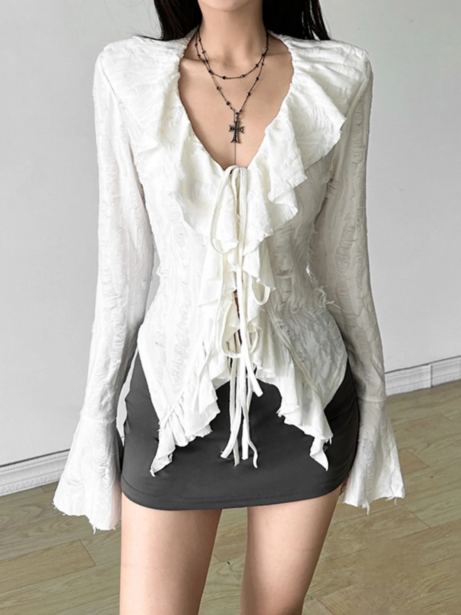 Ruffle Ribbon Bow Ripped Long Sleeves T-shirts