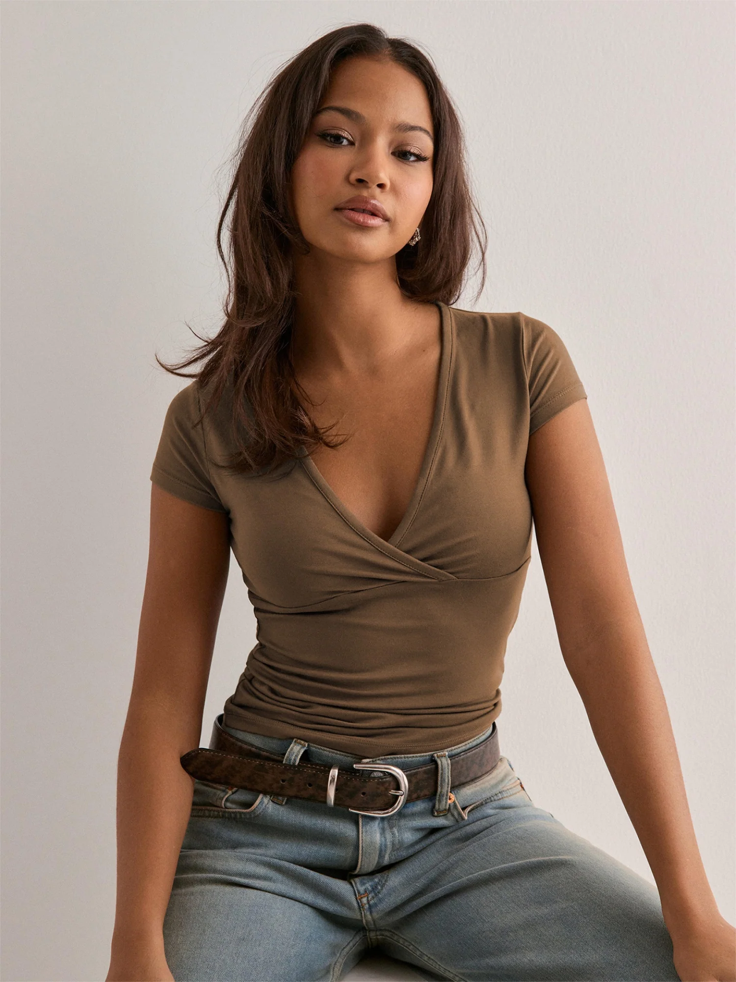 Deep V-neck Solid Color Slimming And Waist-cinching Short-sleeved T-shirt - Image 8