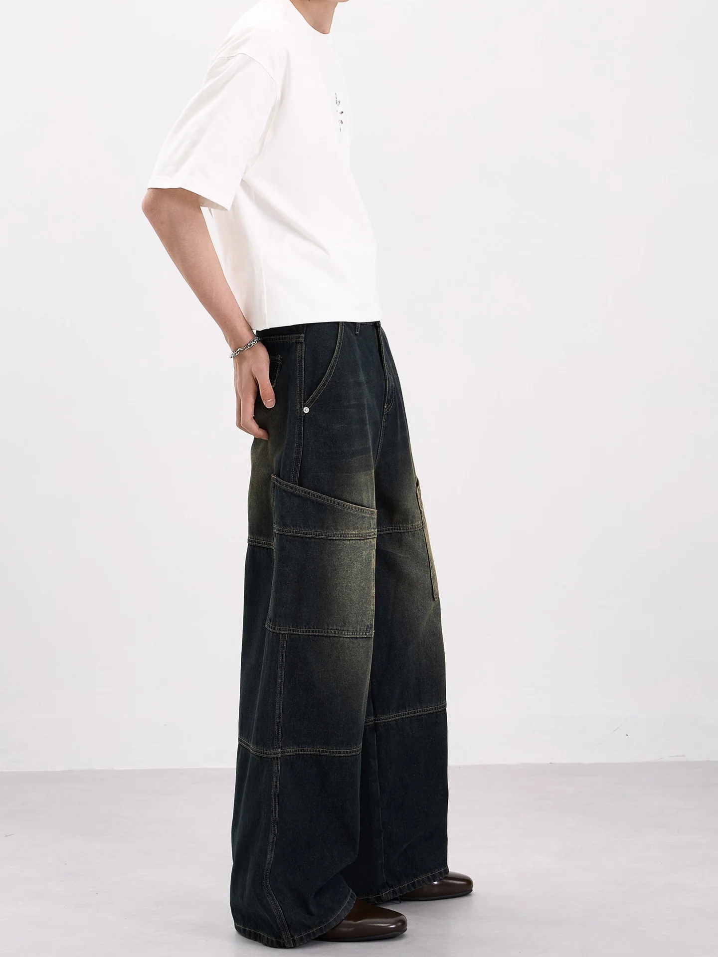 Distressed Washed Big Pocket Wide-leg Straight-fit Jeans - Image 2