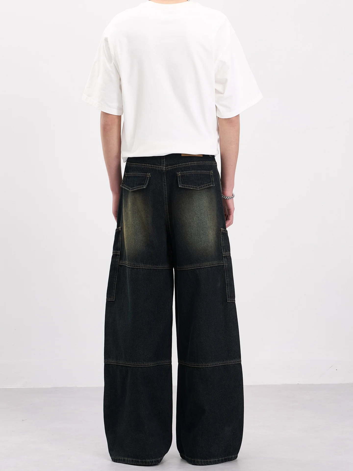 Distressed Washed Big Pocket Wide-leg Straight-fit Jeans - Image 3