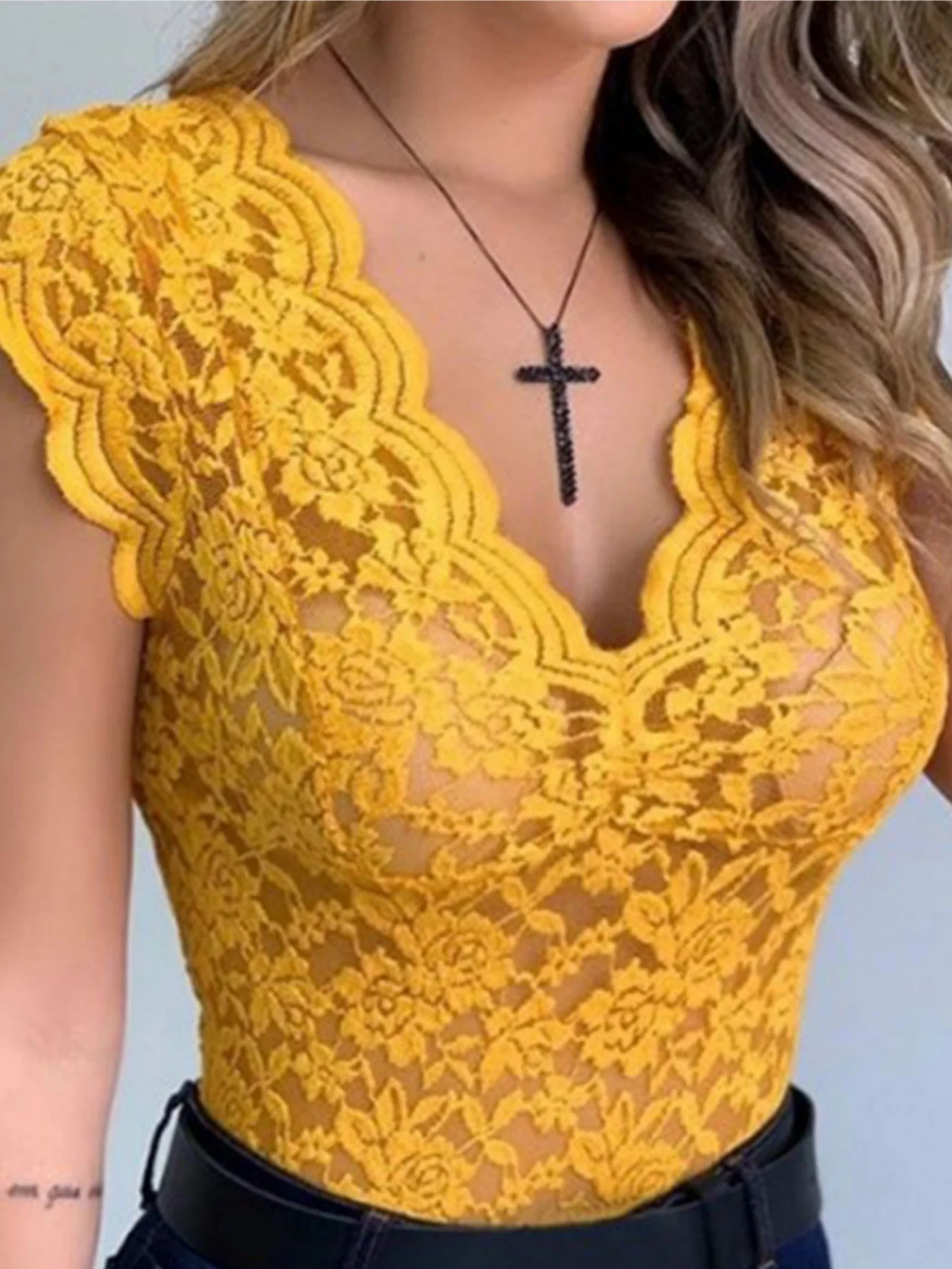 Lace Flowers Perspective V-neck Vest - Image 4