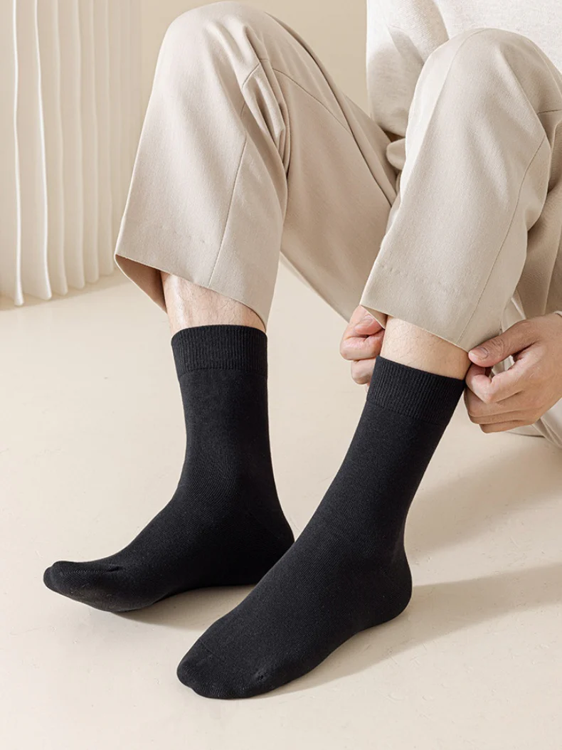 Four Seasons Antibacterial Breathable Anti-odor Medium Tube Socks - Image 3