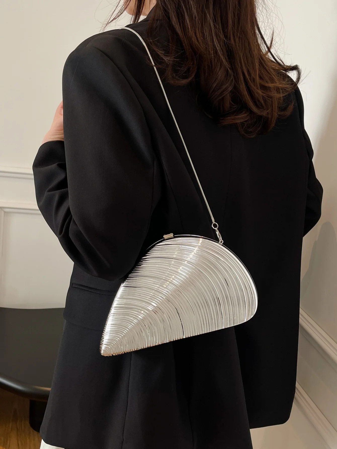 Creative Seashell Acrylic Evening Bag - Image 3