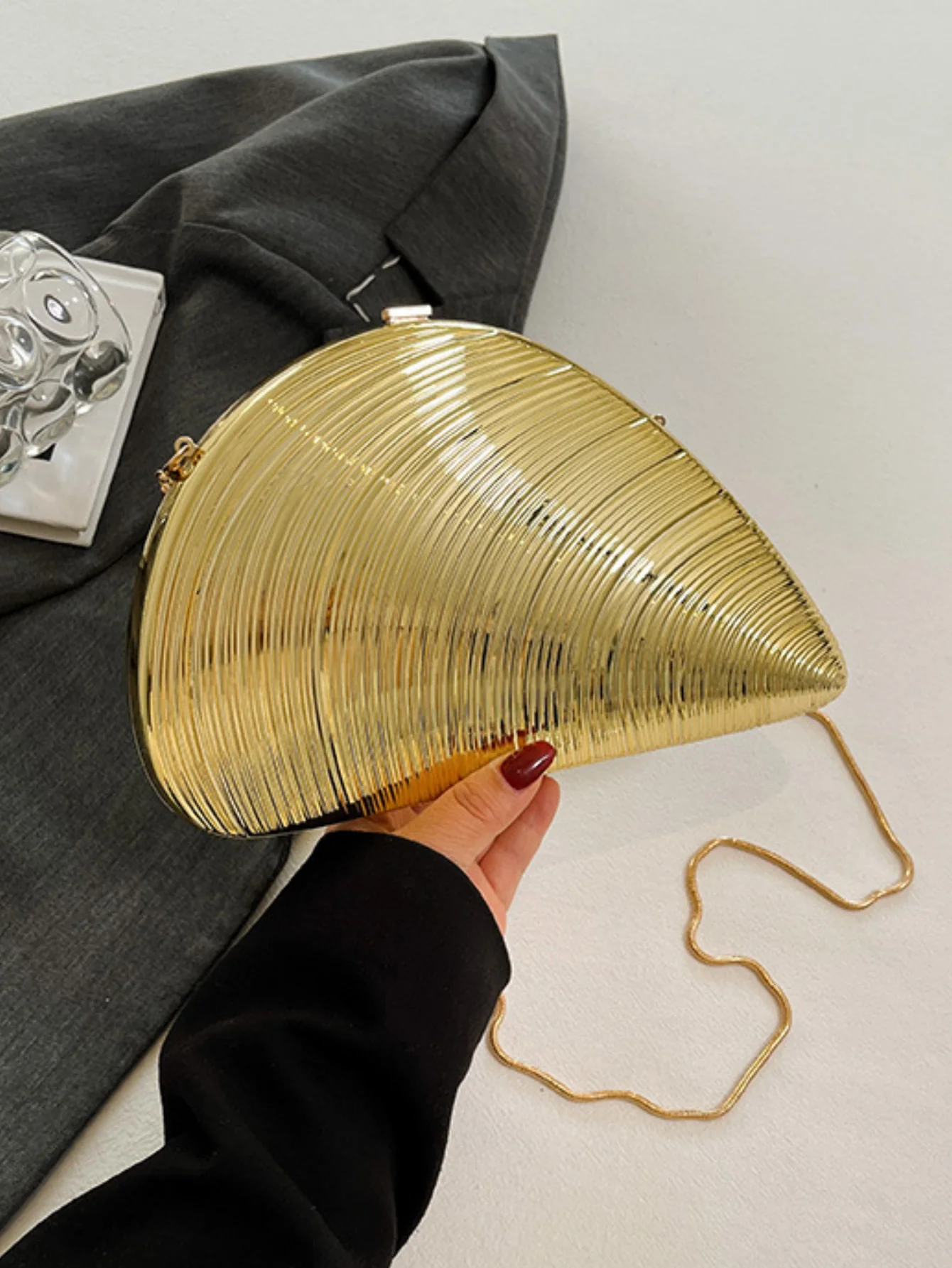 Creative Seashell Acrylic Evening Bag - Image 4