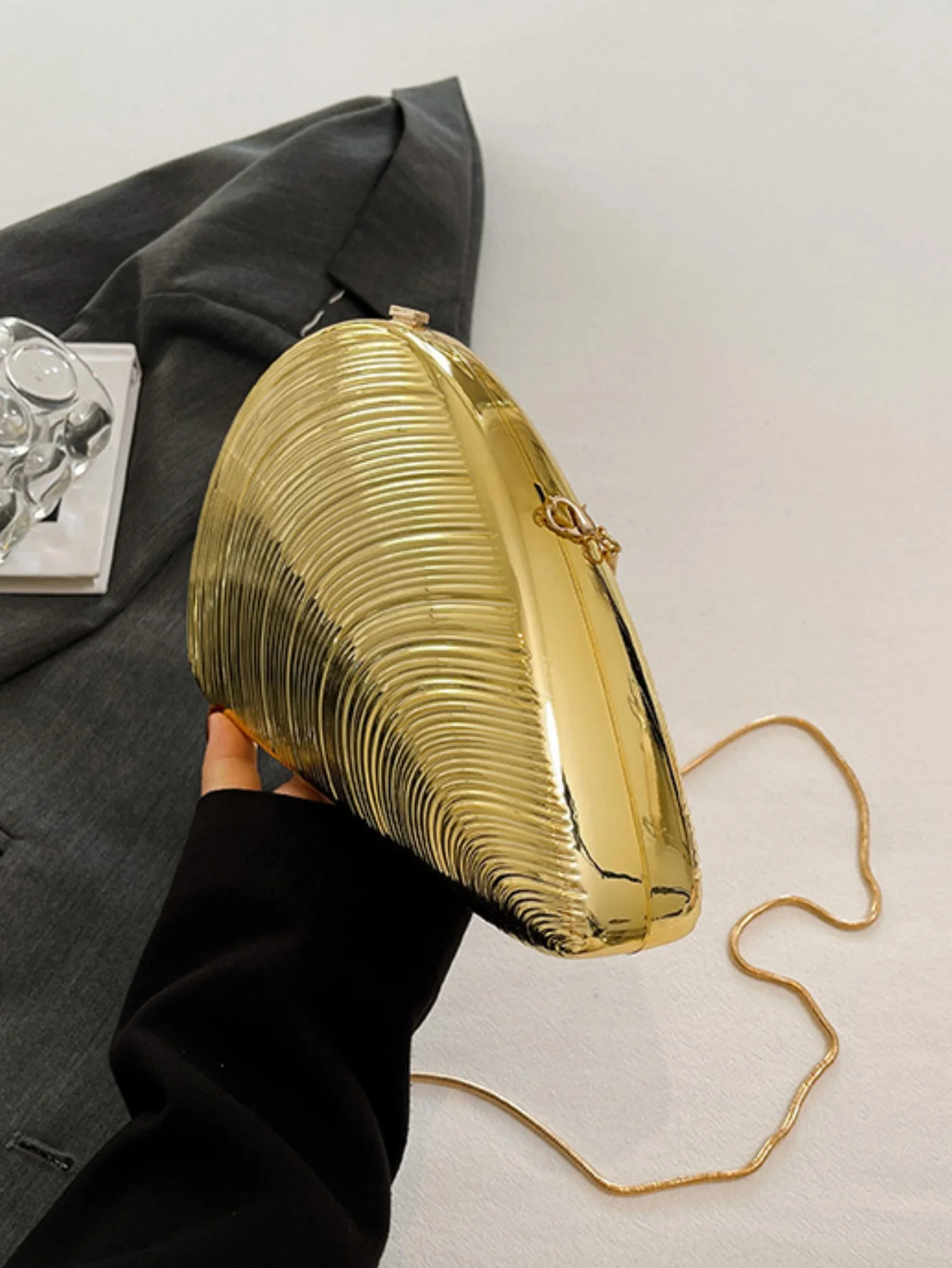 Creative Seashell Acrylic Evening Bag - Image 5