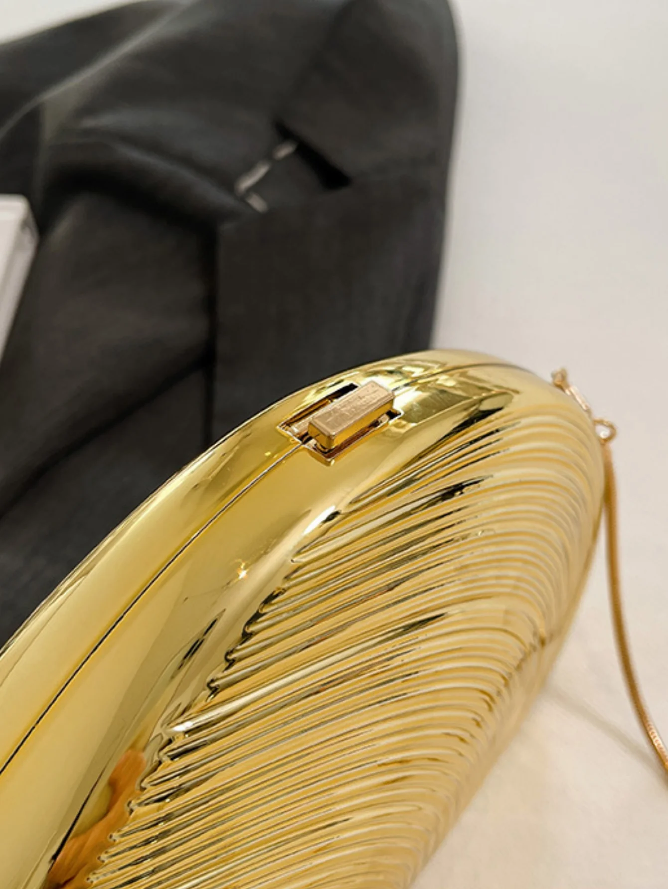 Creative Seashell Acrylic Evening Bag - Image 6