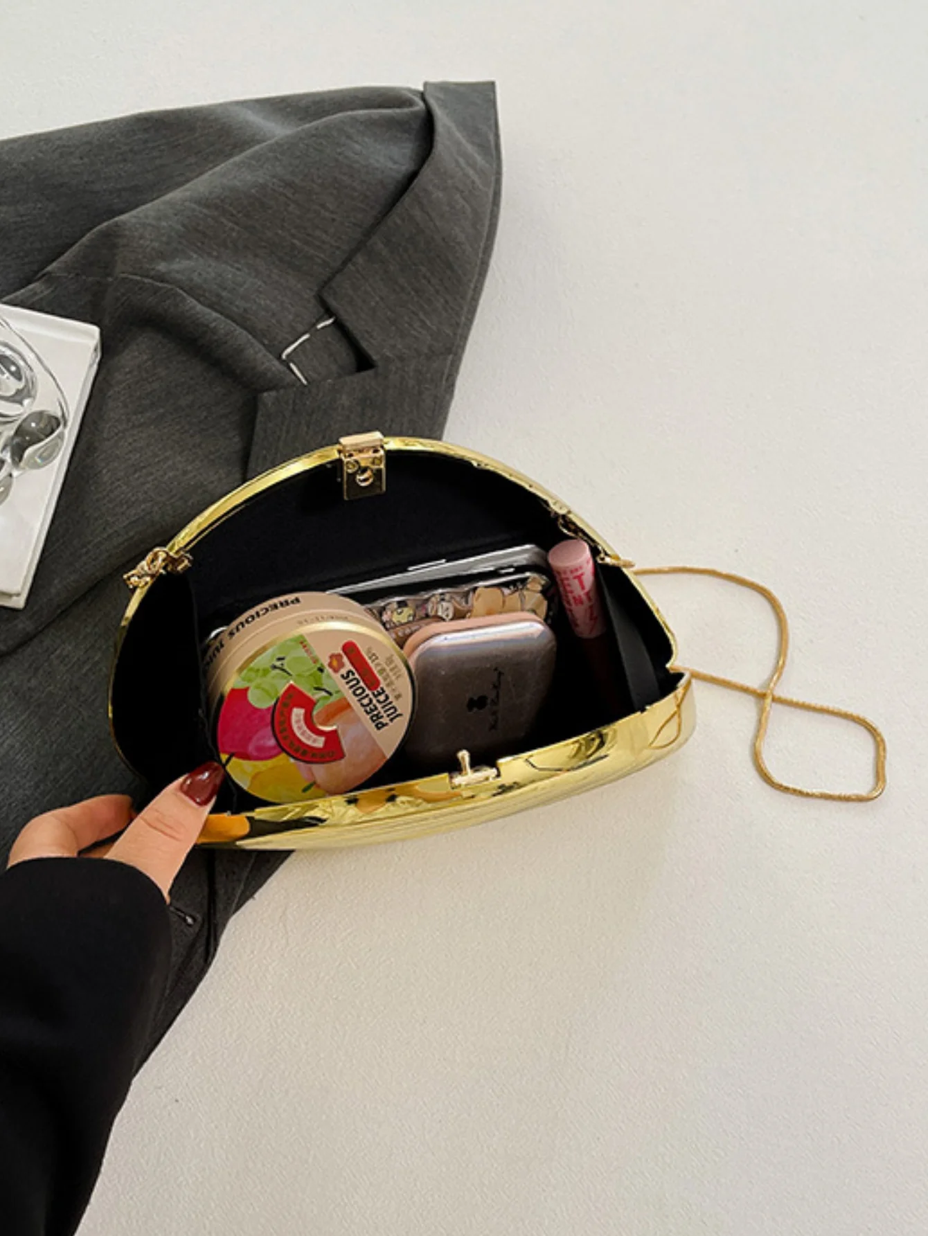 Creative Seashell Acrylic Evening Bag - Image 8