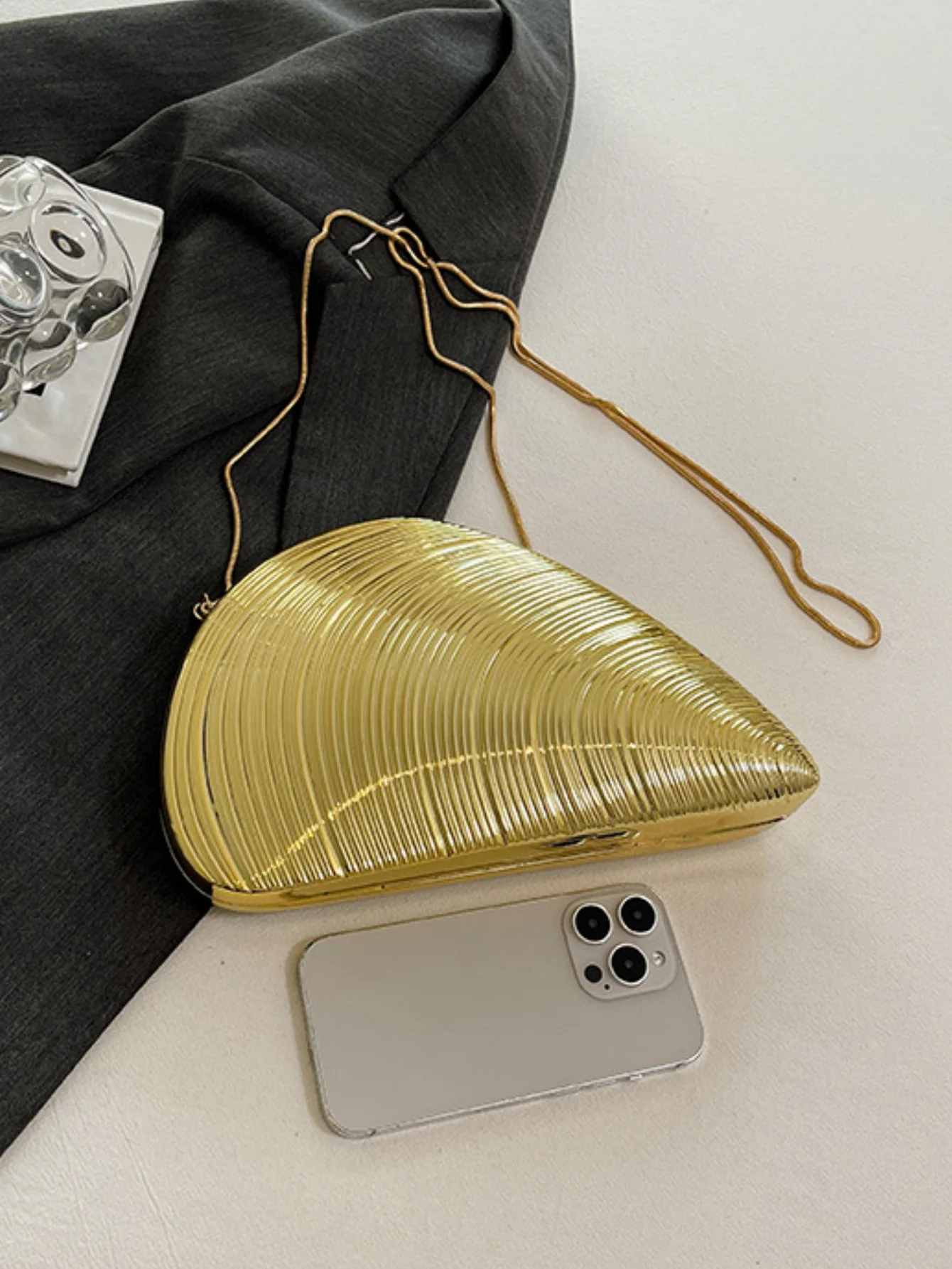 Creative Seashell Acrylic Evening Bag - Image 9