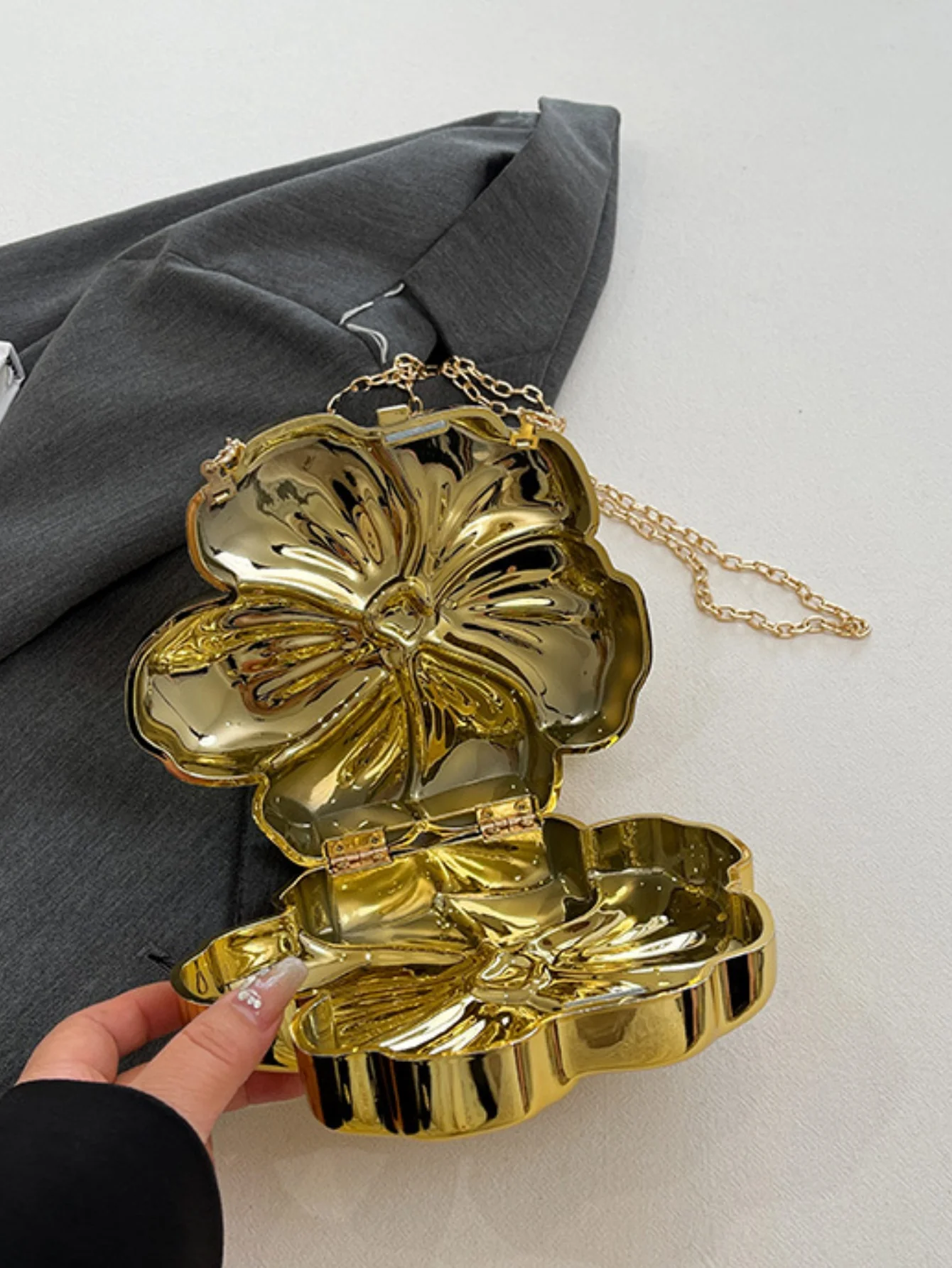 Personalized And Creative Acrylic Flower Evening Bag - Image 10