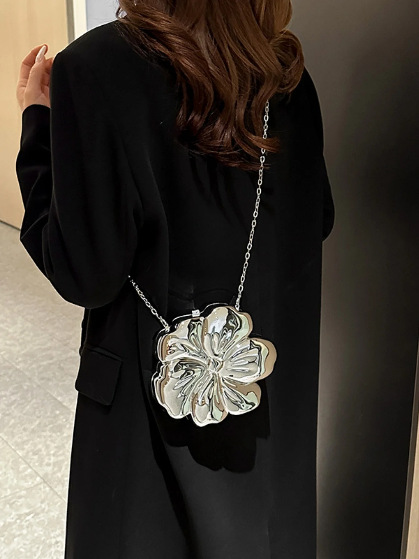 Personalized And Creative Acrylic Flower Evening Bag - Image 7