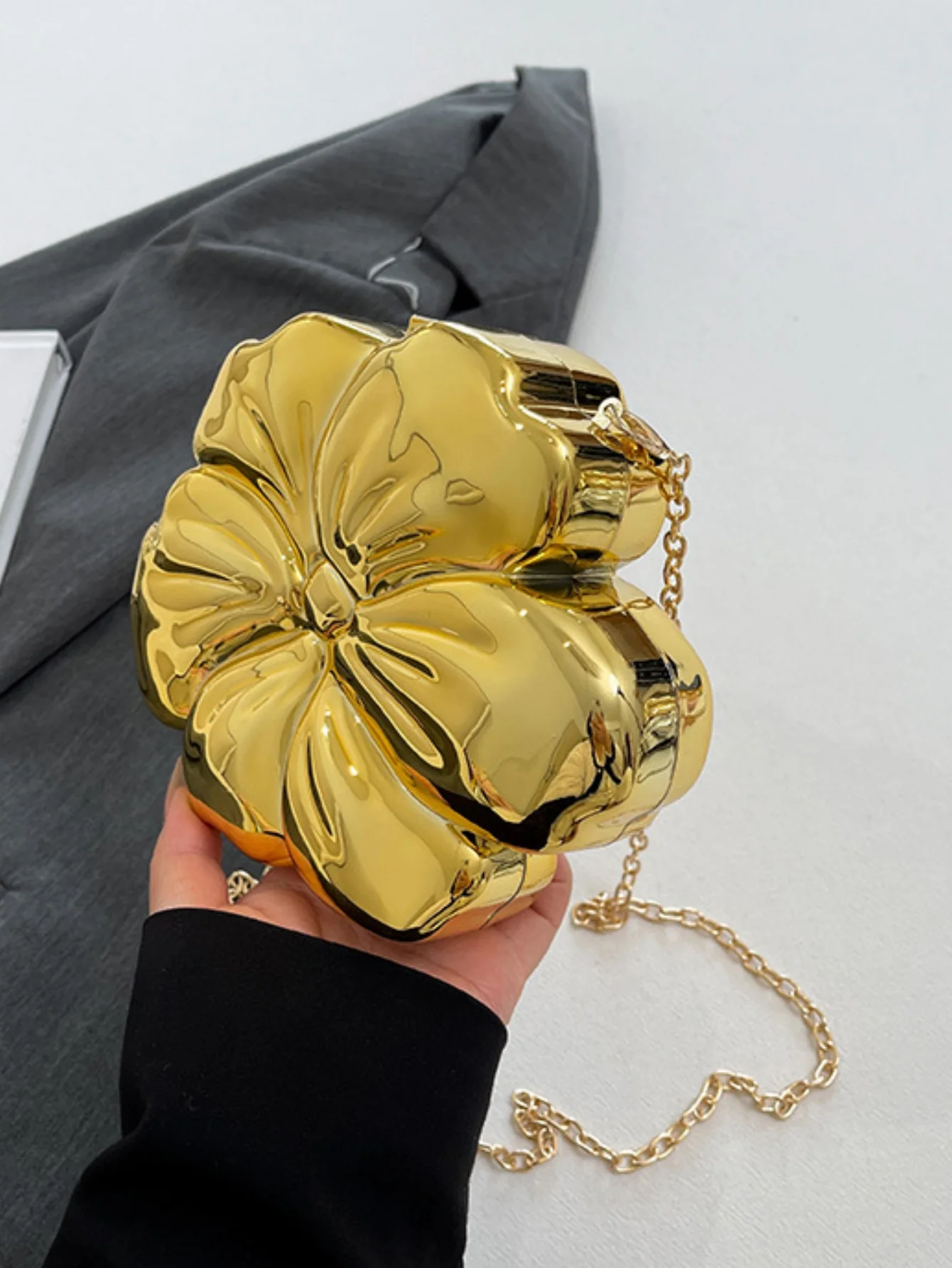 Personalized And Creative Acrylic Flower Evening Bag - Image 9
