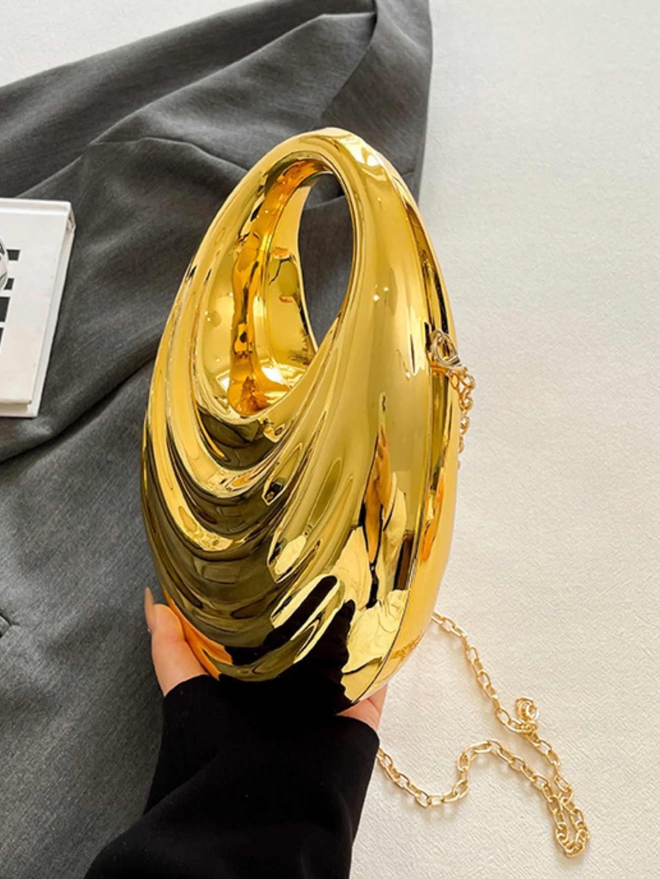 Acrylic Glossy Irregular-shaped Clutch/crossbody Bag For Evening Events - Image 6