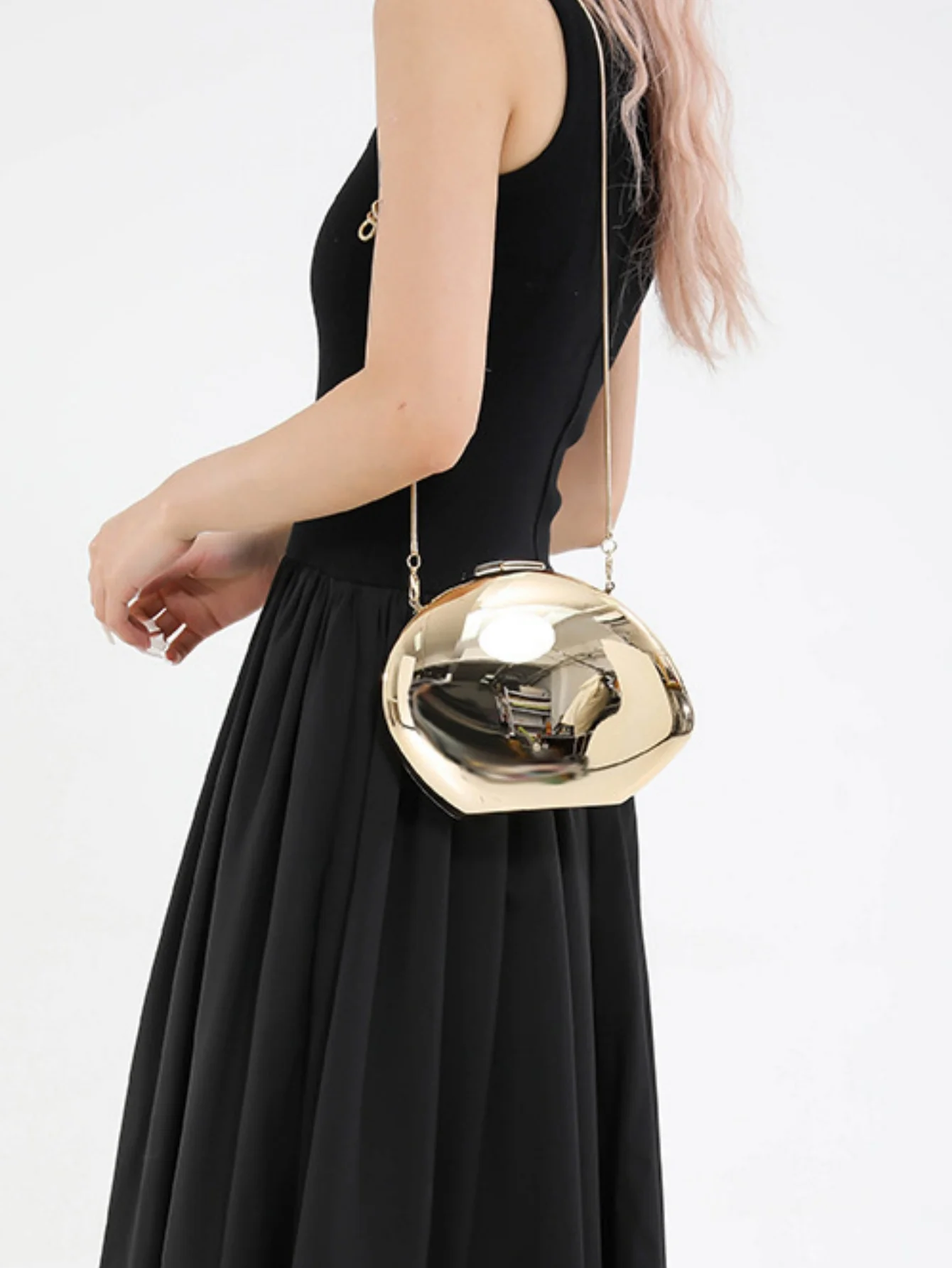 Oval Acrylic Seashell Evening Crossbody Bag - Image 11