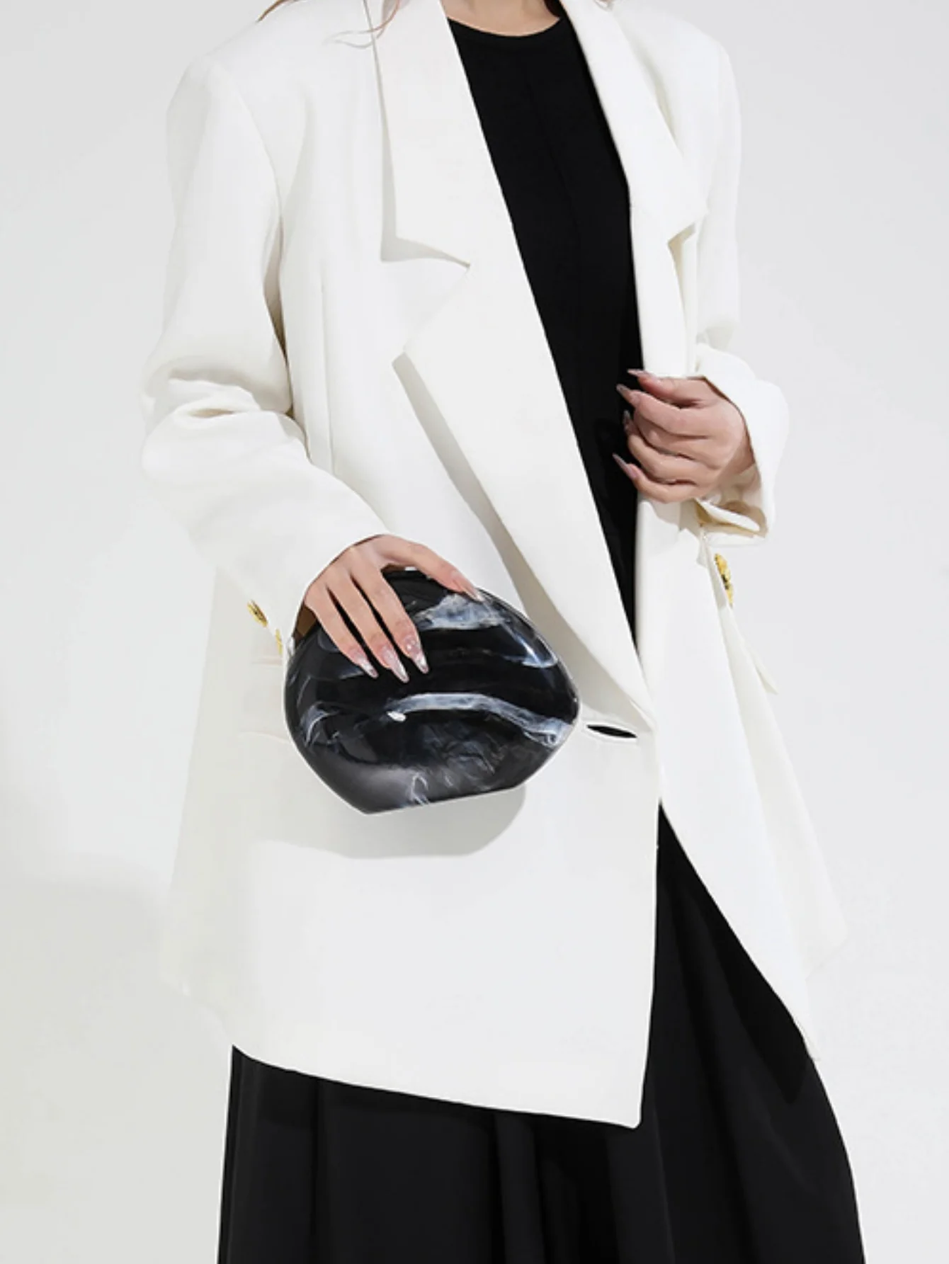 Oval Acrylic Seashell Evening Crossbody Bag - Image 23