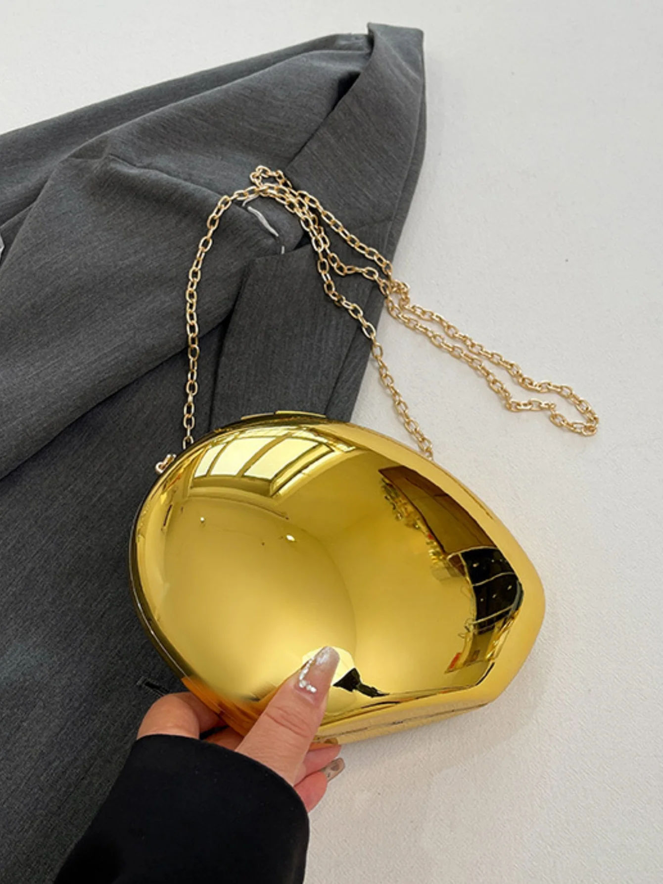 Oval Acrylic Seashell Evening Crossbody Bag - Image 4