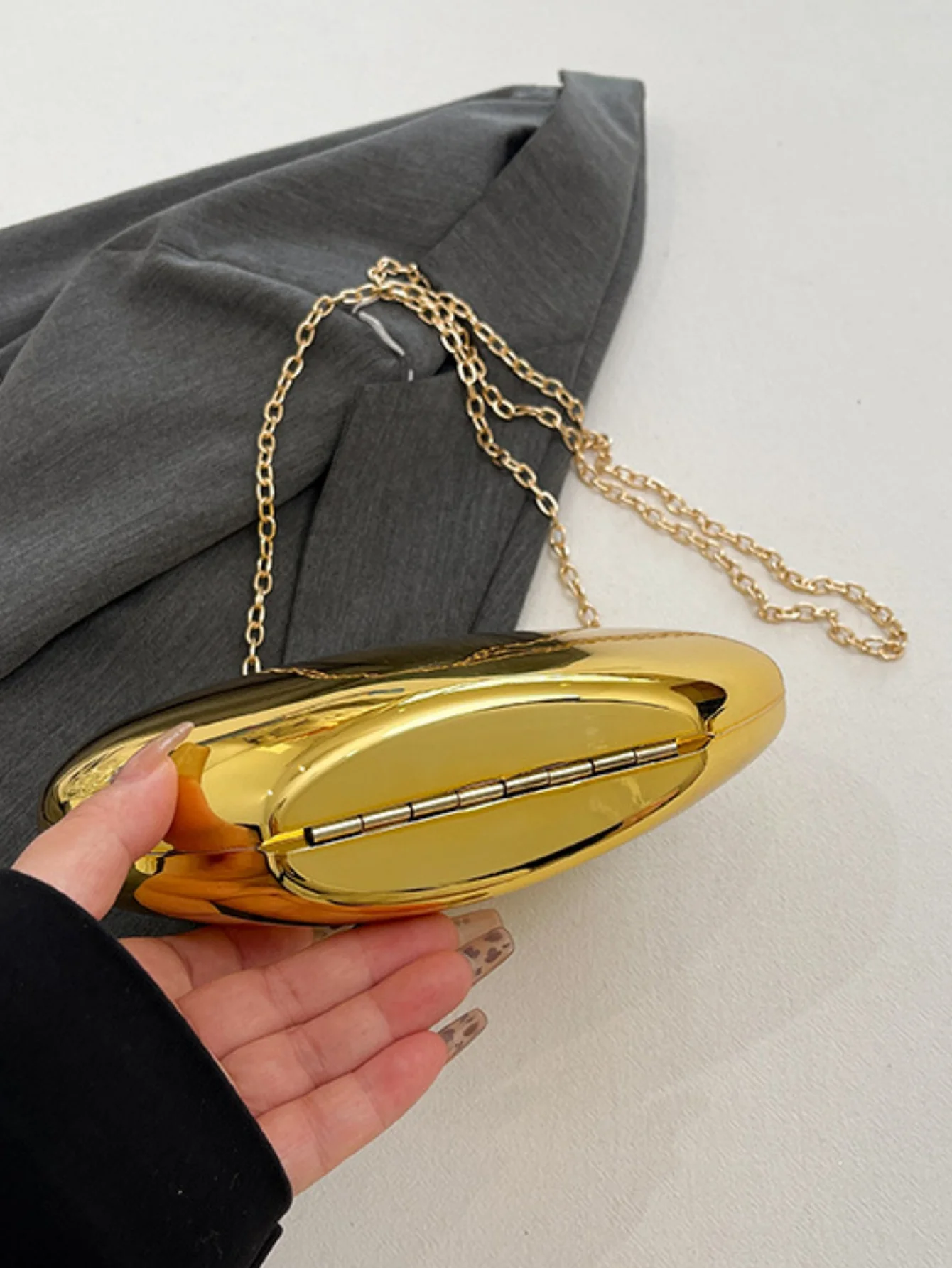 Oval Acrylic Seashell Evening Crossbody Bag - Image 5