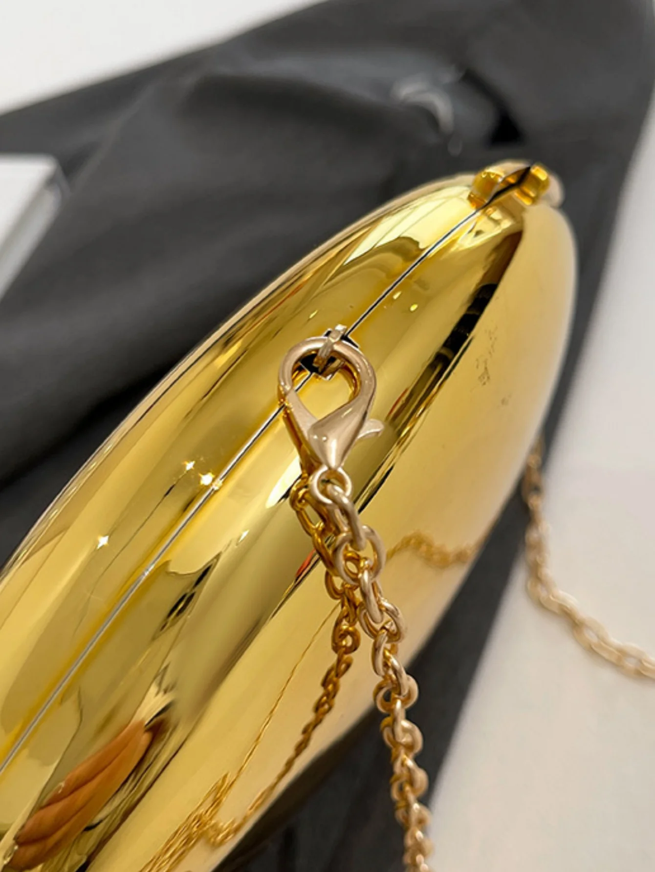 Oval Acrylic Seashell Evening Crossbody Bag - Image 6