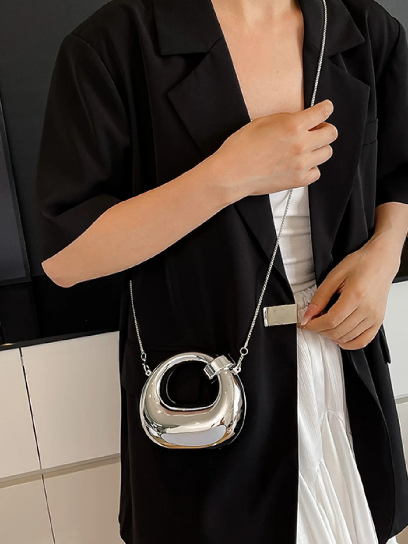 Trendy Niche Bracelet Handbag Mini Evening Crossbody Bag - Image 6
