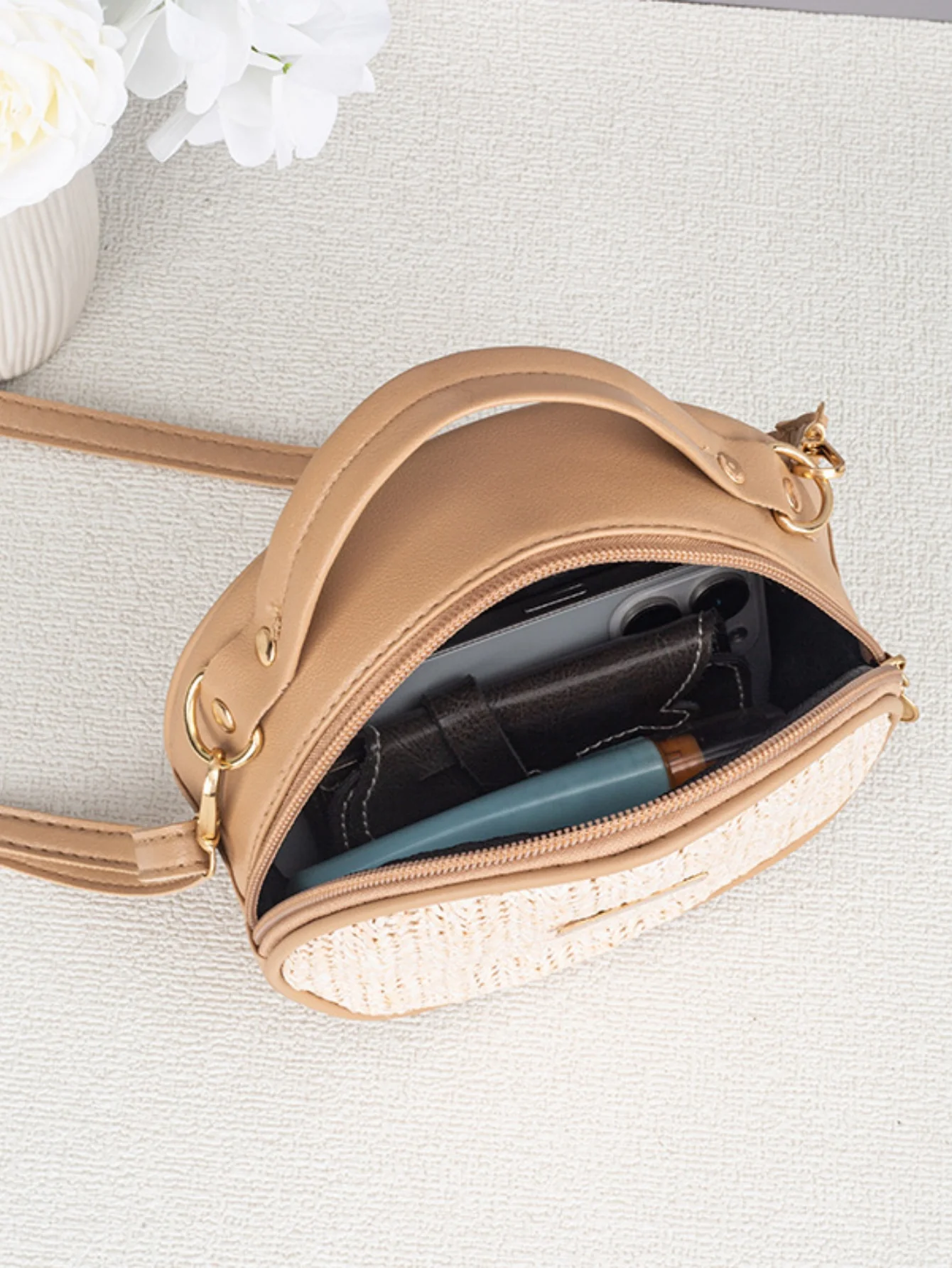Vacation Straw Round Crossbody Bag - Image 6