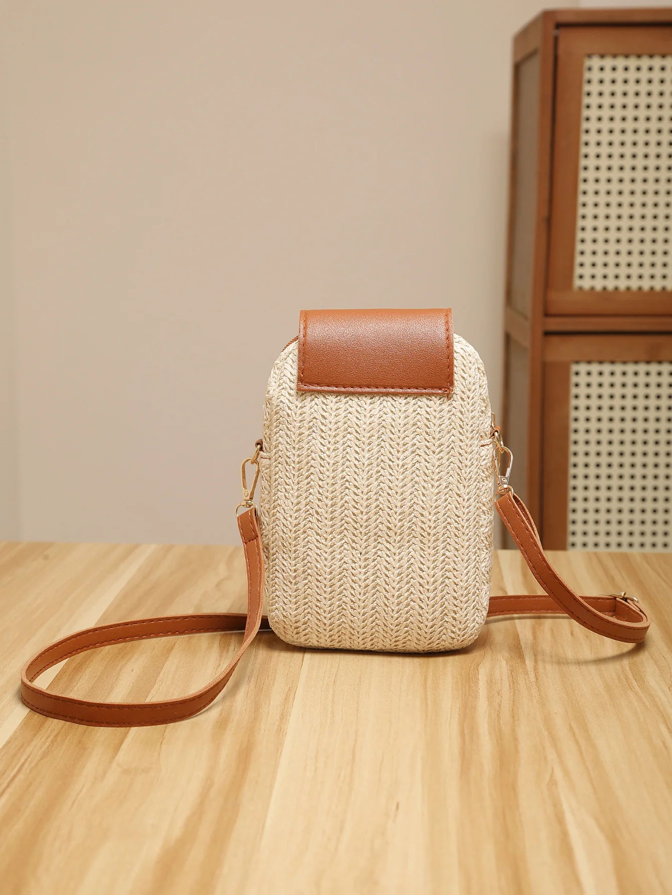Vacation Straw Patchwork Crossbody Bag - Image 2